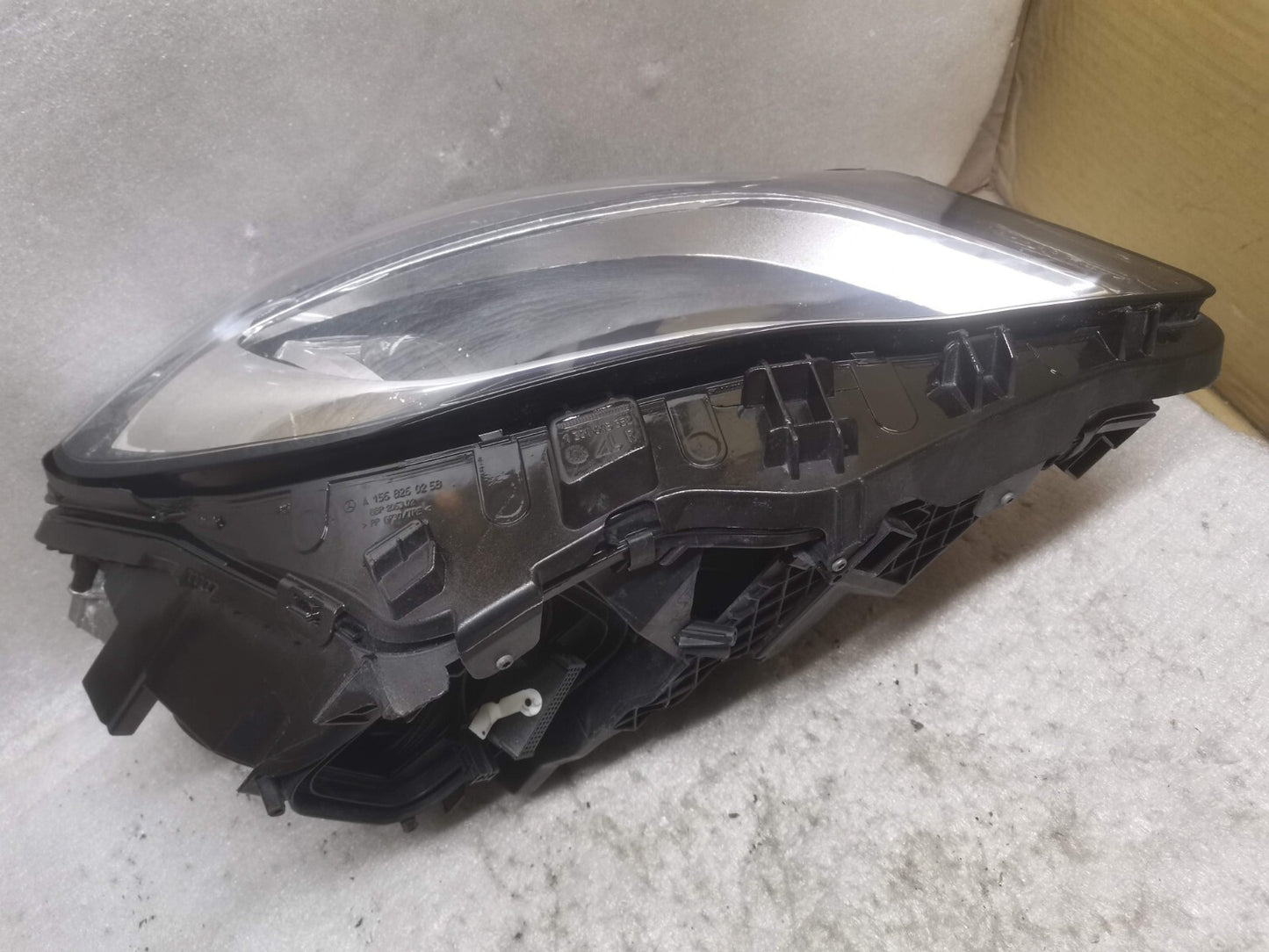 MERCEDES BENZ GLA FRONT RIGHT LED HEADLIGHT GENUINE 17-20 A1569067200 M51