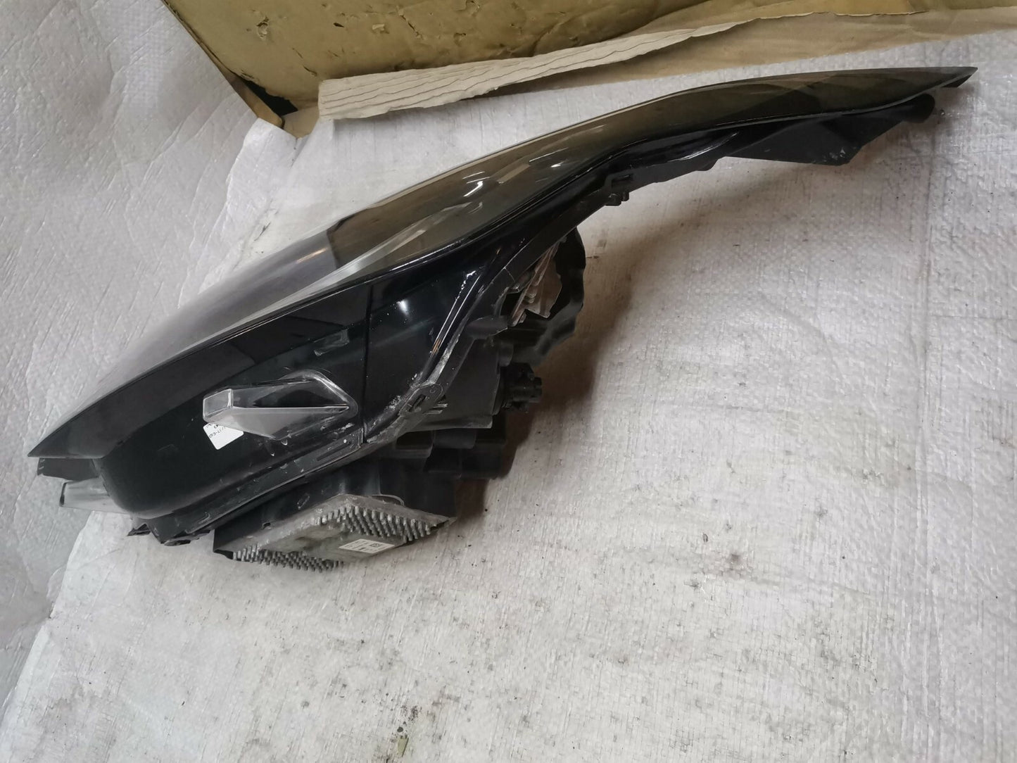 Land Rover Discovery L462 NS Nearside Passenger Front Headlight HY3213W030 jlr23