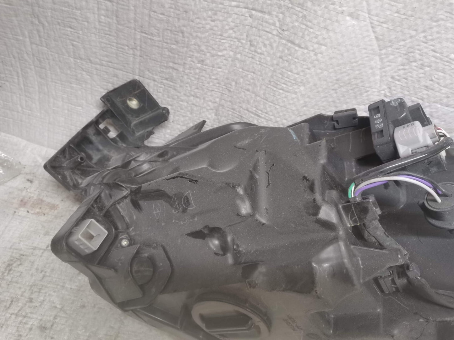MAZDA 2 MK3 DJ 2019 - ON FRONT RIGHT DRIVER SIDE HEADLIGHT D43N-51030 ma29