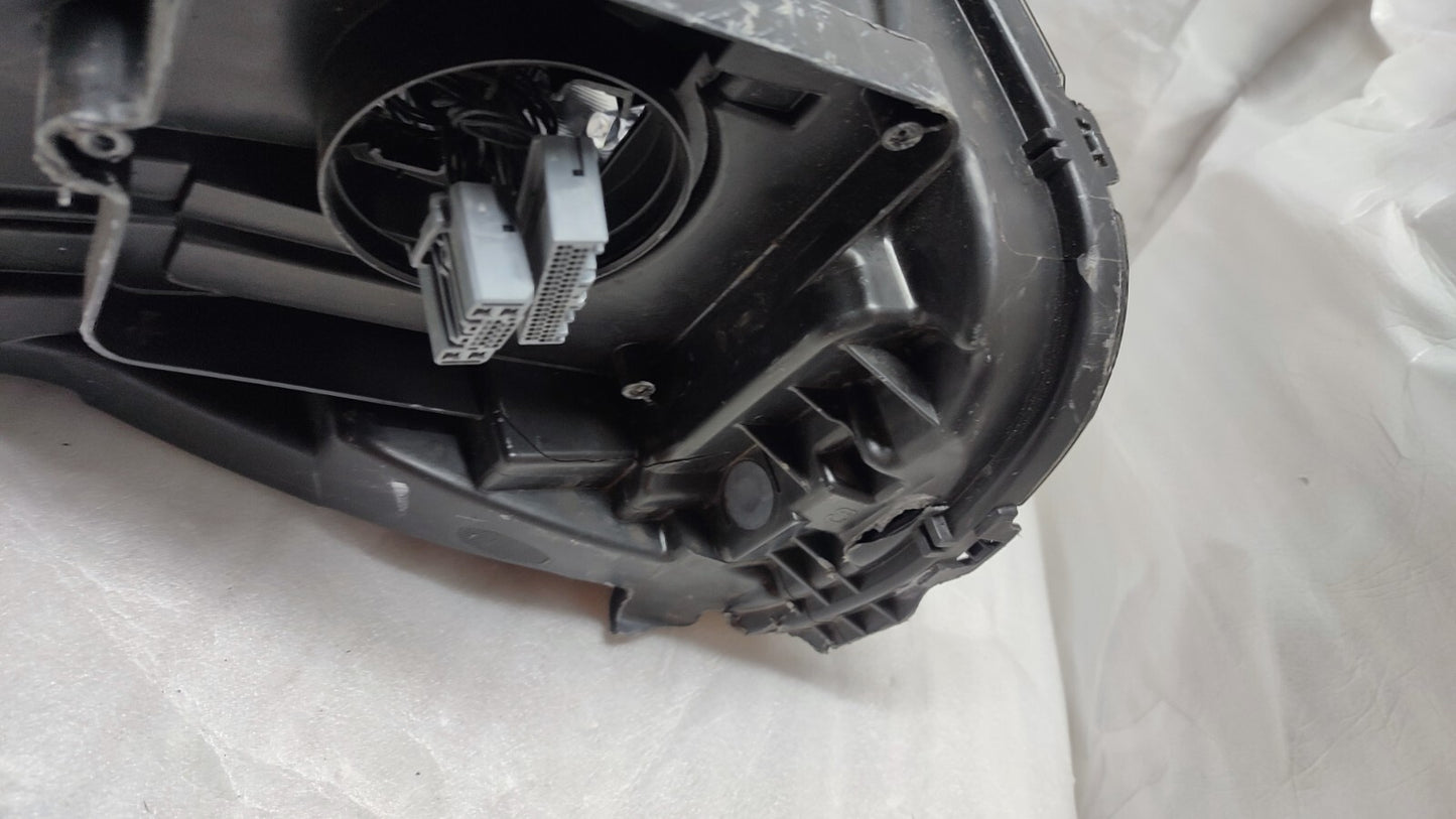Volvo XC90 MID RHD RH headlight part number 32342489 vo9077