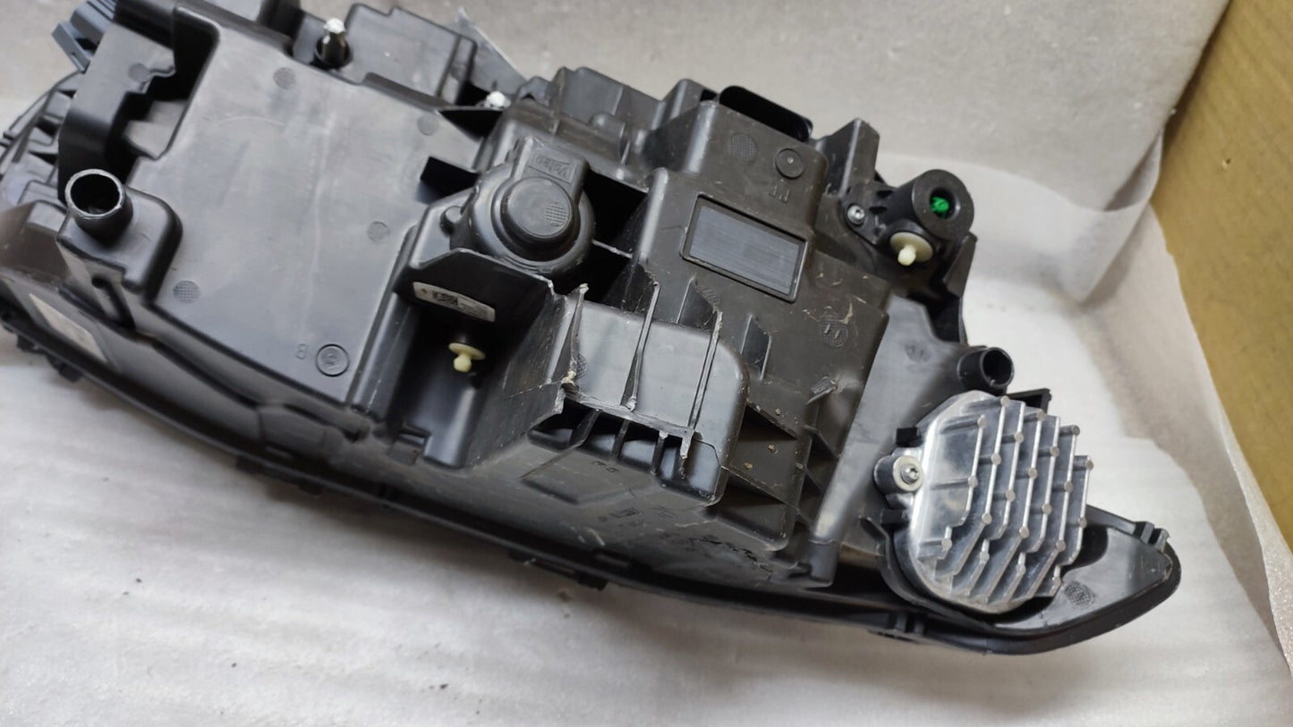 VOLVO XC90 NEARSIDE LEFT HEADLIGHT GENUINE 32338962 vo9060