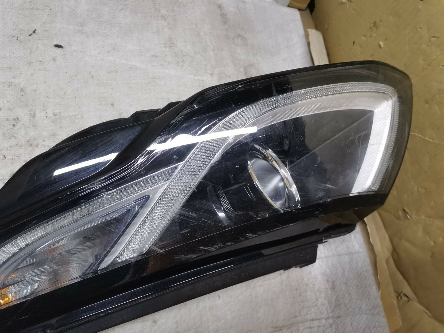 RANGE ROVER EVOQUE PASSENGER SIDE LEFT FRONT HEADLIGHT GJ32-13W030-DD jlr17