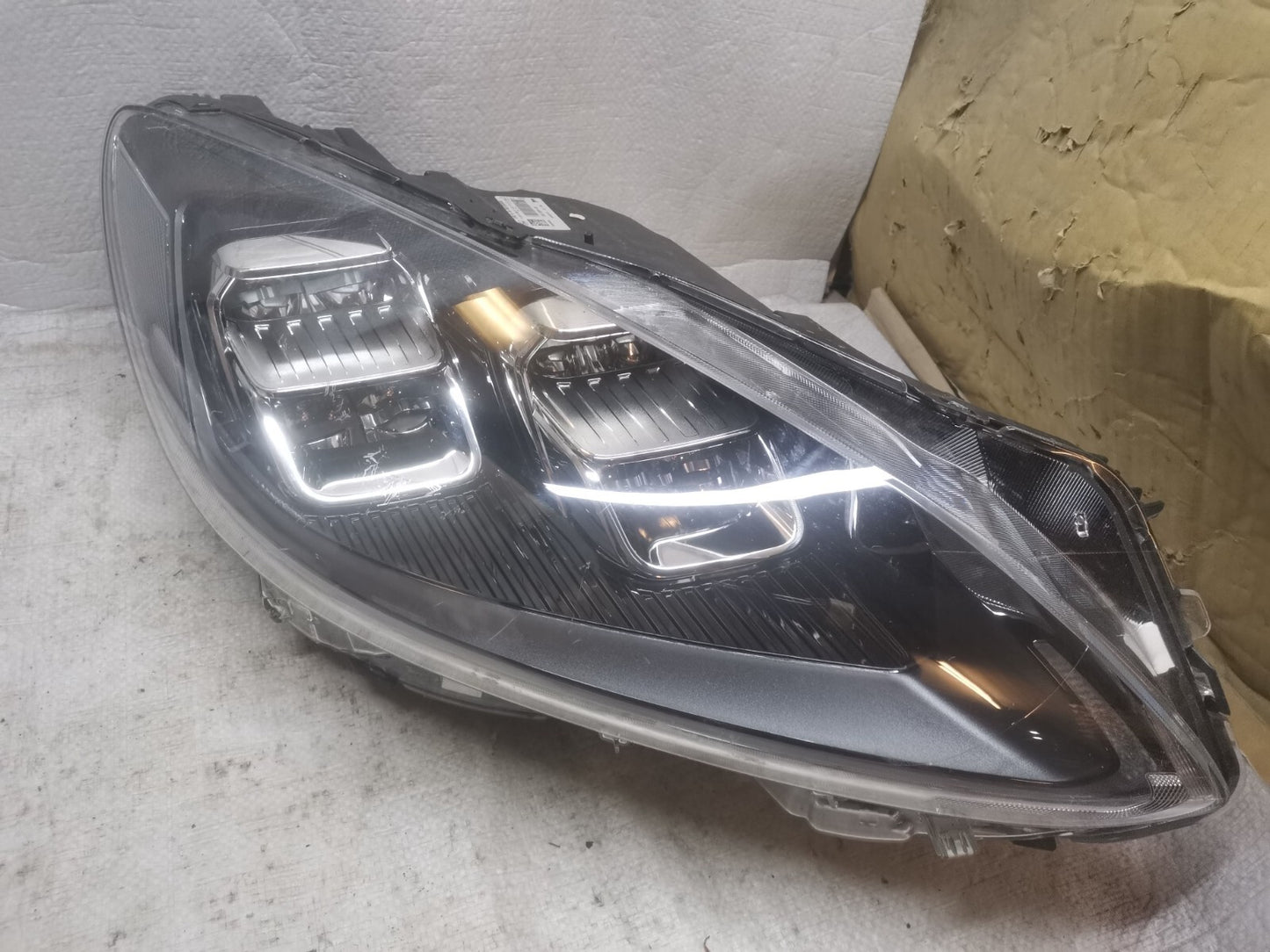 Ford Kuga 2020-22 Right drivers side headlight Headlamp LV4B-13E014-BG fomo16
