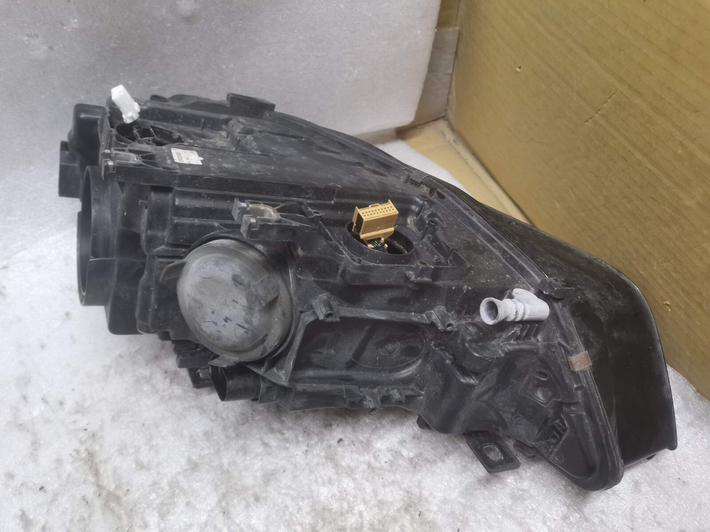 AUDI A4 B8.5 XENON HEADLIGHT FRONT RIGHT DRIVER SIDE 2012 8K0941006A