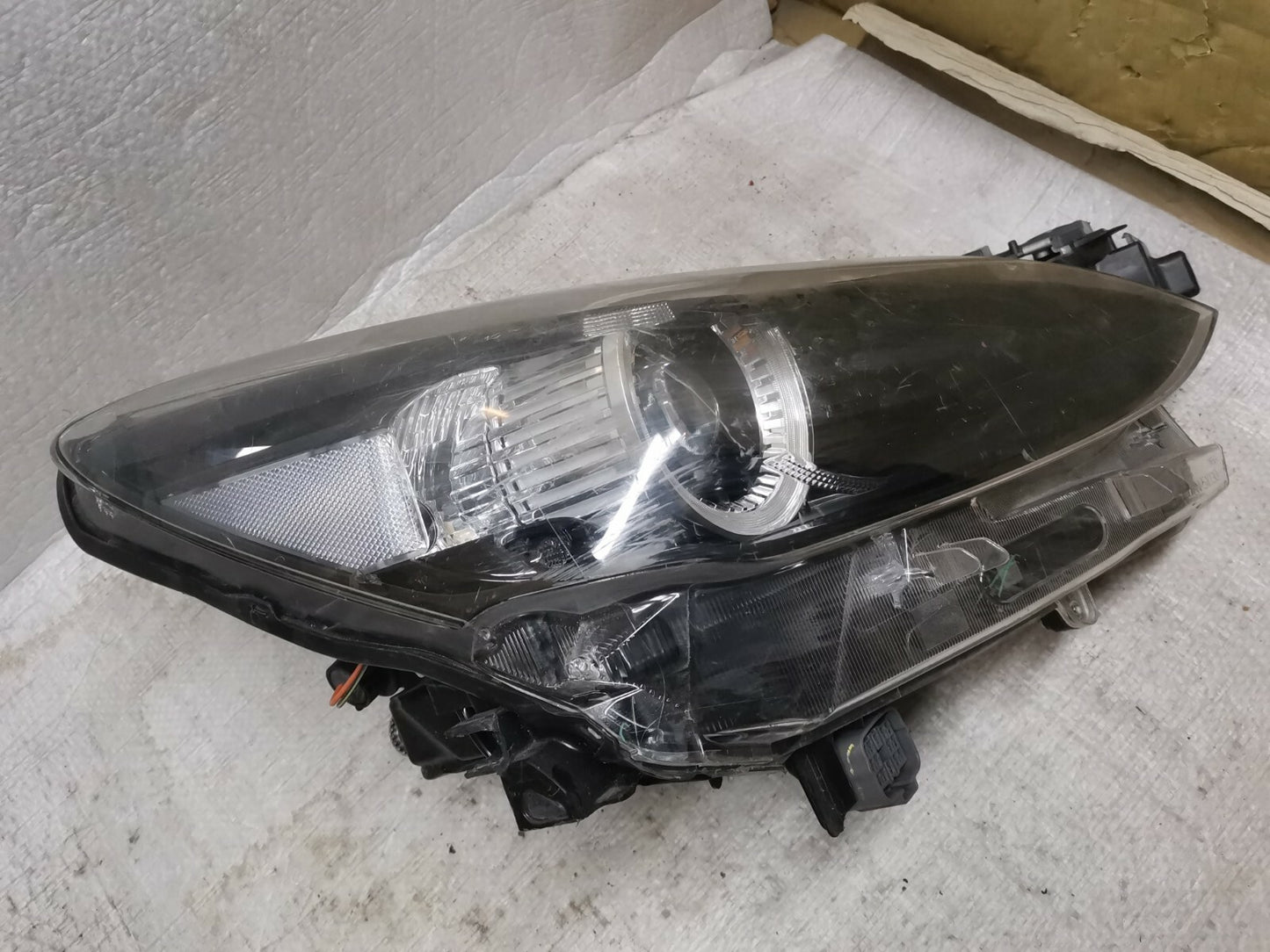 MAZDA 2 MK3 DJ 2019 - ON FRONT RIGHT DRIVER SIDE HEADLIGHT D43N-51030 ma22
