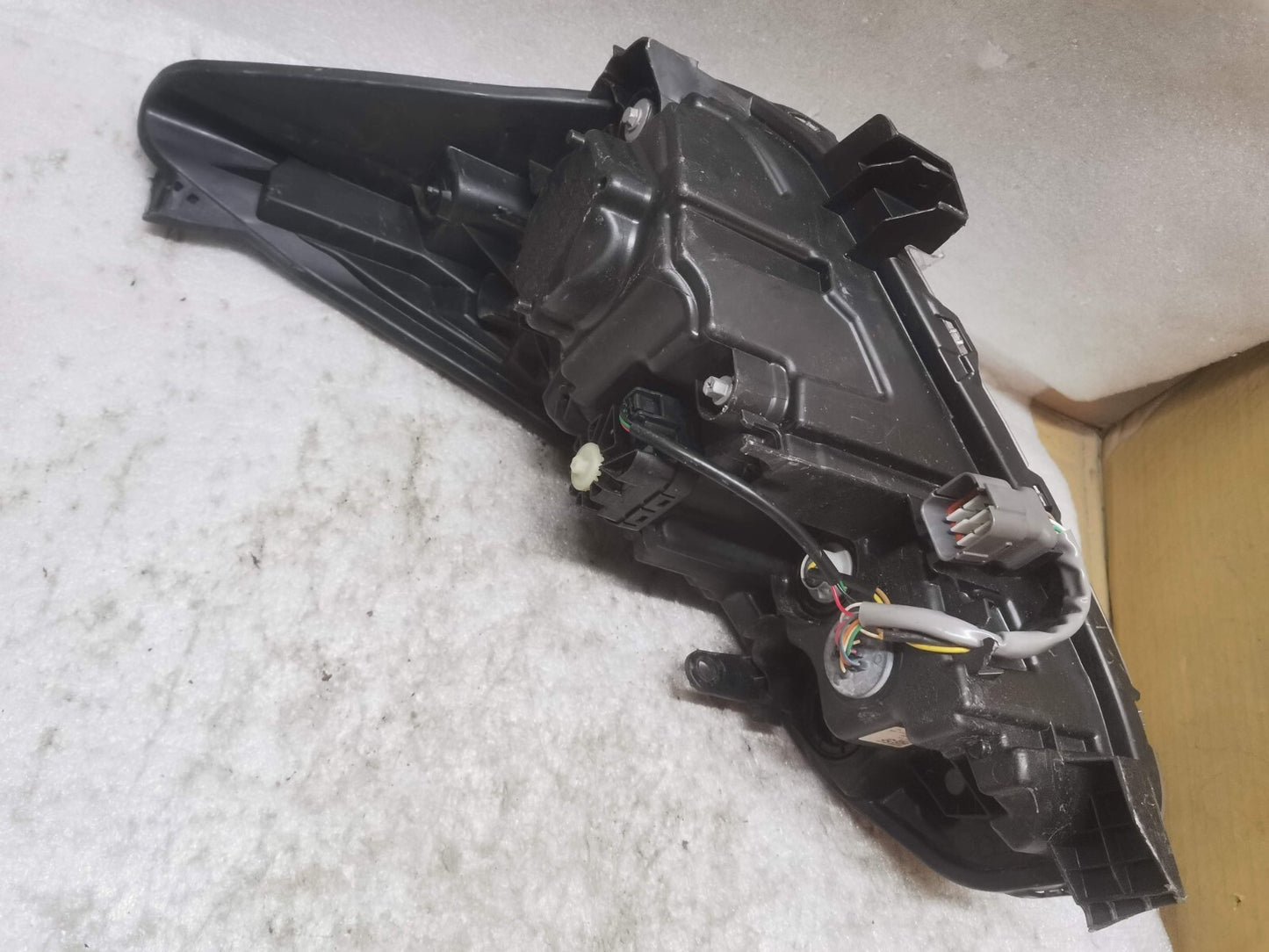 SUBARU LEGACY OUTBACK HEADLIGHT LED LEFT PASSENGER SIDE sub2