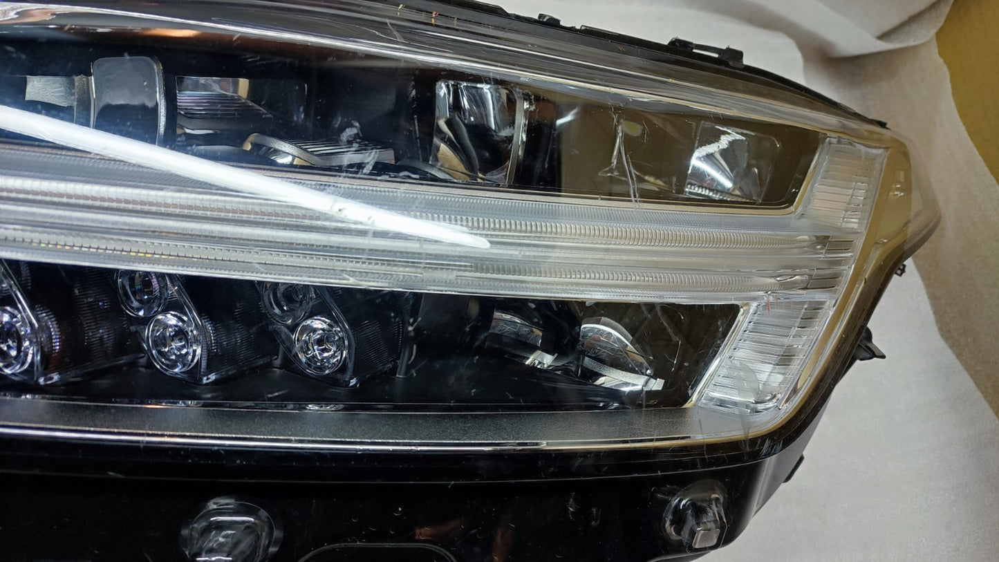 VOLVO XC90 NEARSIDE LEFT HEADLIGHT GENUINE 32338962 vo9060
