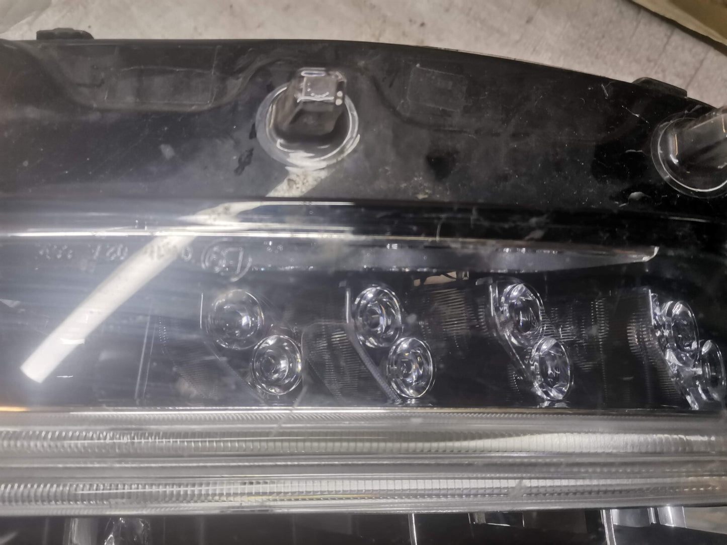Volvo XC90 2020 Left Passenger Side Headlight 31655175 vo9025