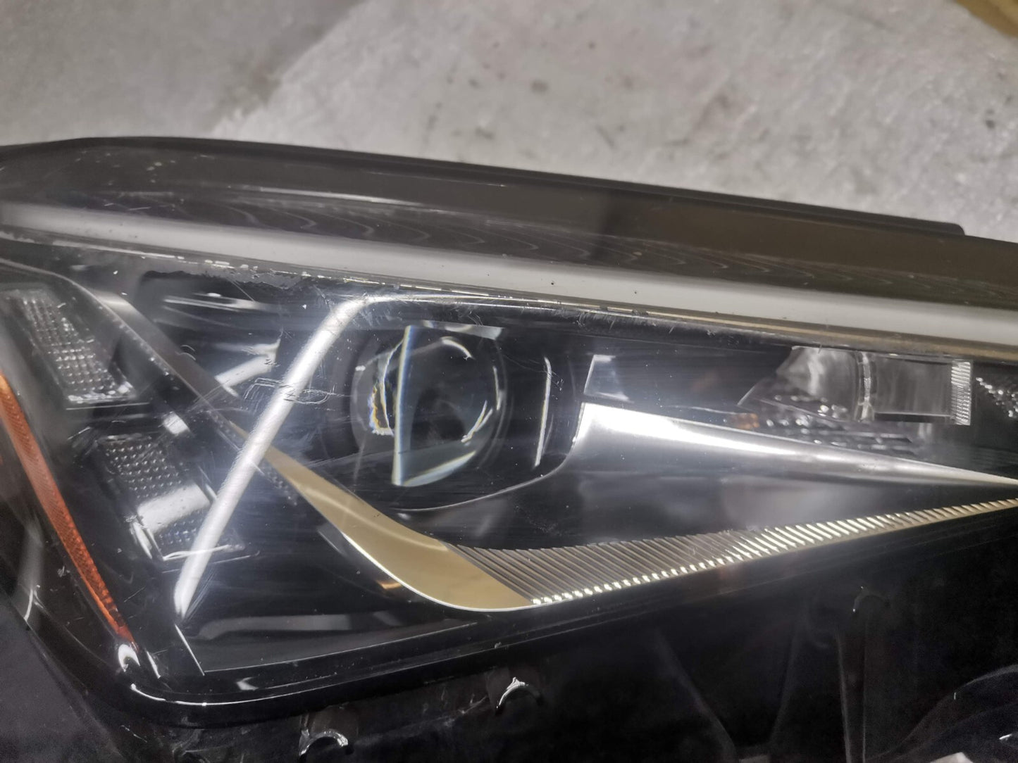 LEXUS UX SPORT HEADLIGHT LED HEADLIGHT 89908-76010 RIGHT SIDE 2018-2023 le14