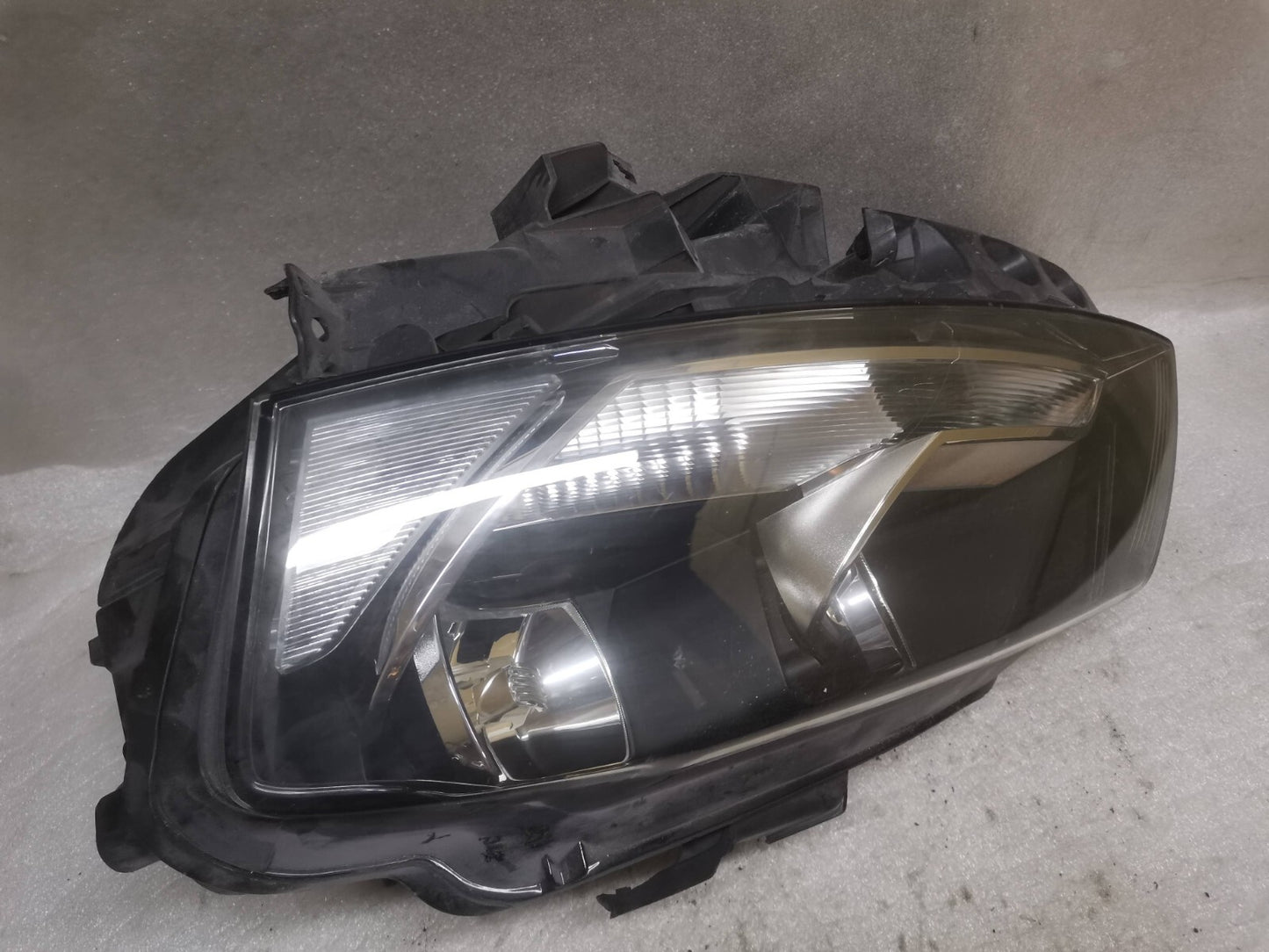 AUDI A3 8P 2008 TO 2012 PASSENGER SIDE N/S HEADLIGHT P/N 8P0941003 AU122