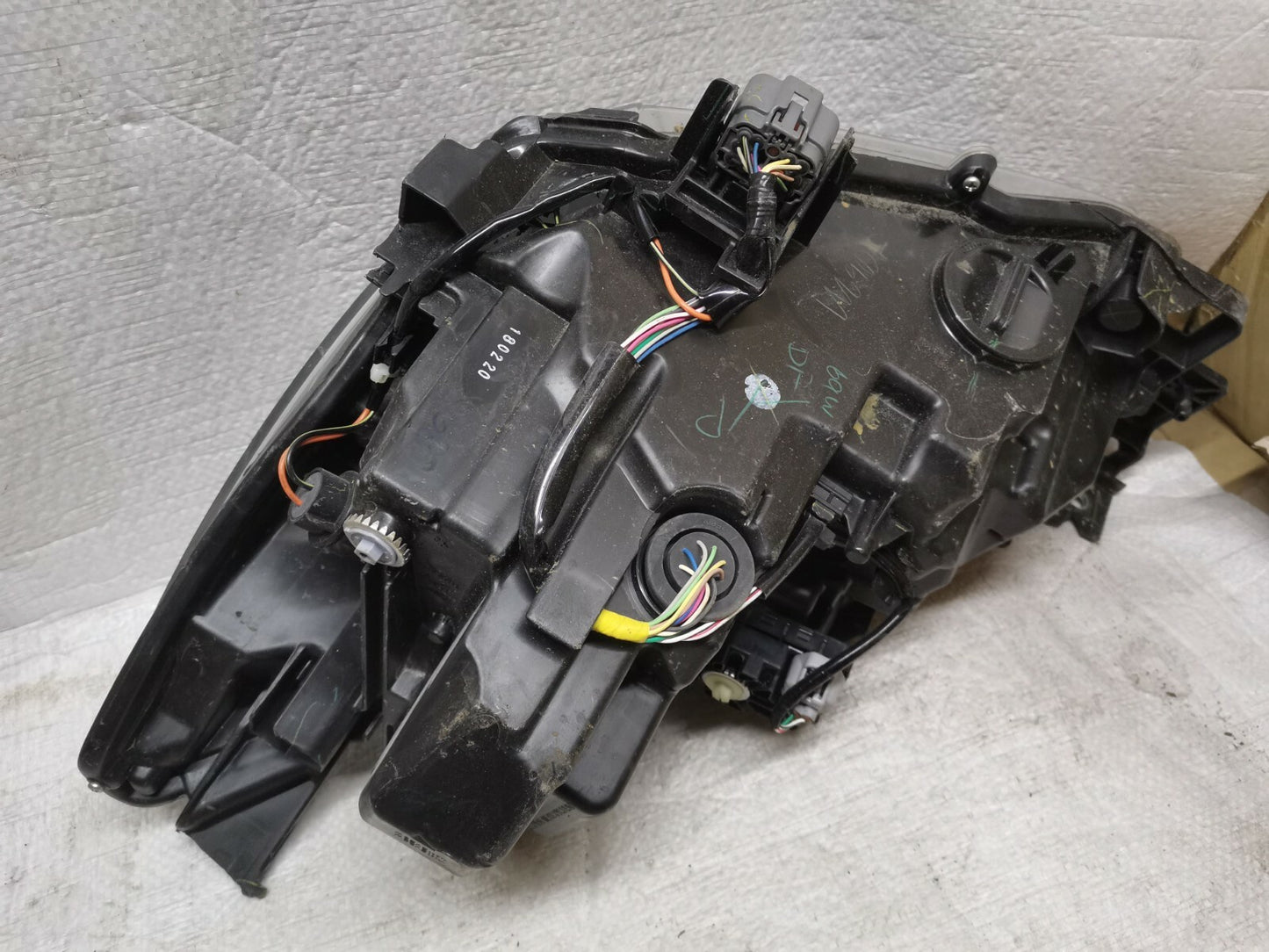 MAZDA 2 MK3 DJ 2019 - ON FRONT RIGHT DRIVER SIDE HEADLIGHT D43N-51030 ma22