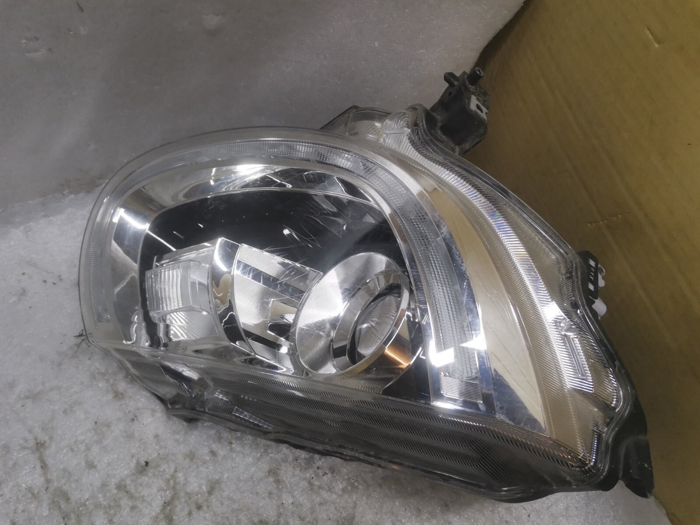 SUZUKI IGNIS FRONT RIGHT HEADLAMP suig7