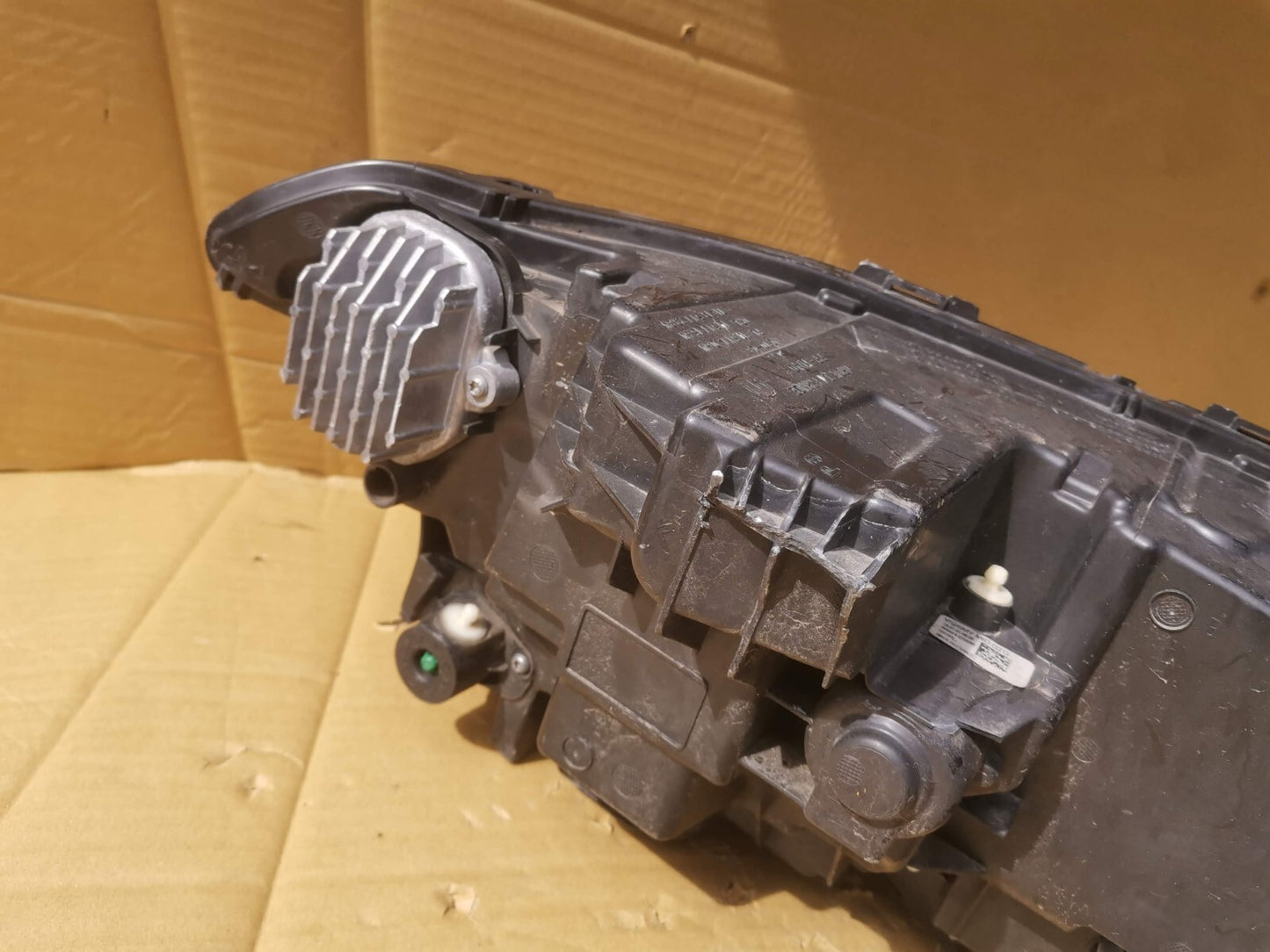 VOLVO XC90 2016 NEARSIDE LEFT HEADLIGHT GENUINE 32228304 vo9035