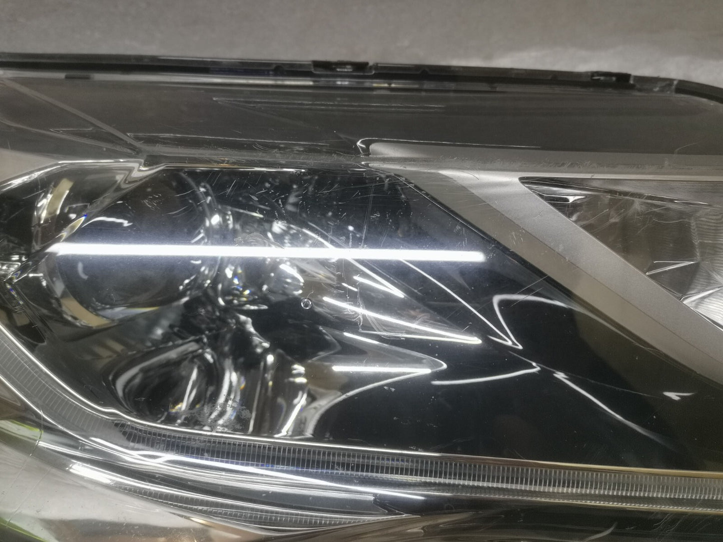 Mitsubishi Shogun Pajero sport Headlight Right