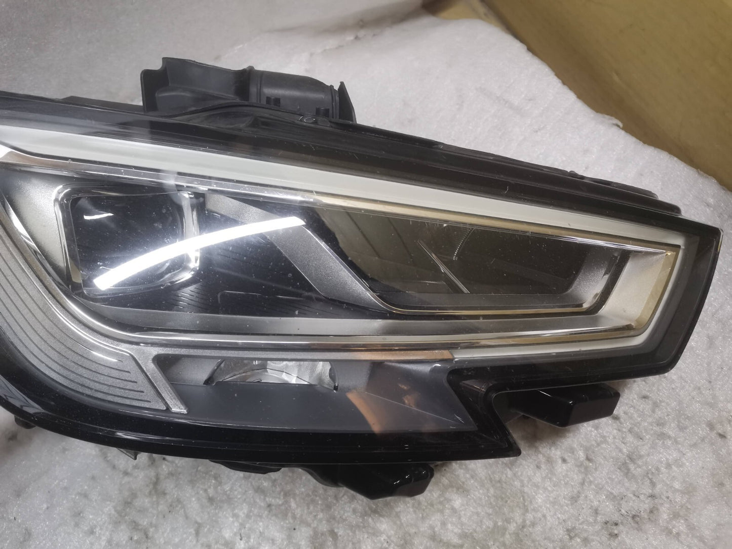 Audi A3 S3 RS3 16-20 LED Xenon Headlight Driver Side Genuine 8v0941034d AUa3136