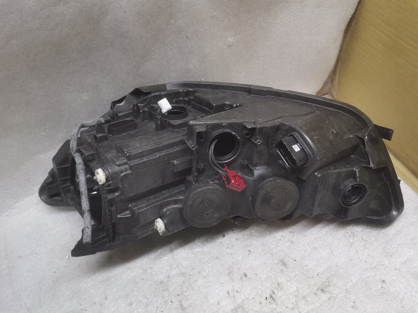 AUDI A6 GENUINE RIGHT DRIVERS HEADLIGHT XENON 4G0941006D AU125