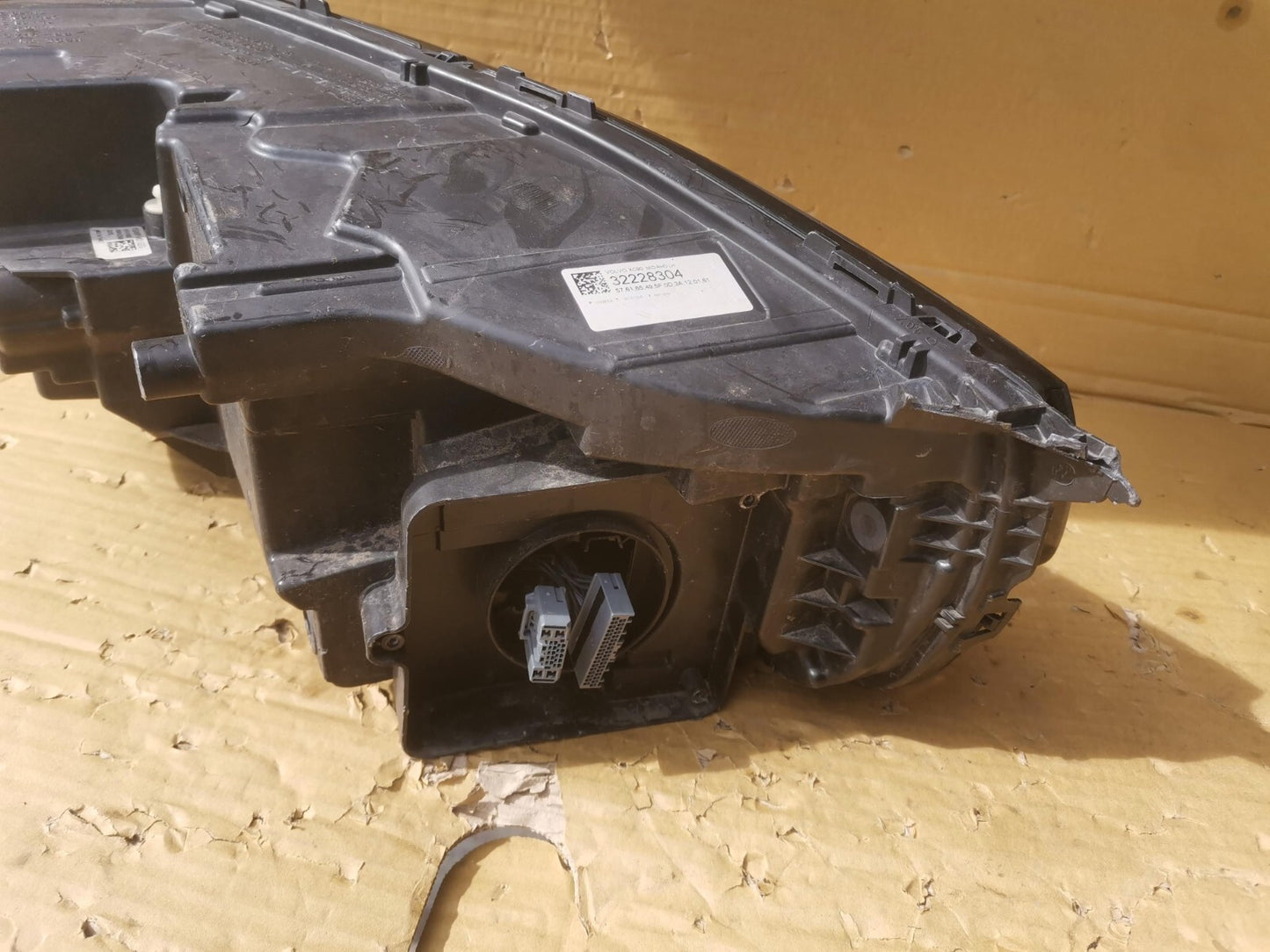 VOLVO XC90 2016 NEARSIDE LEFT HEADLIGHT GENUINE 32228304 vo9035