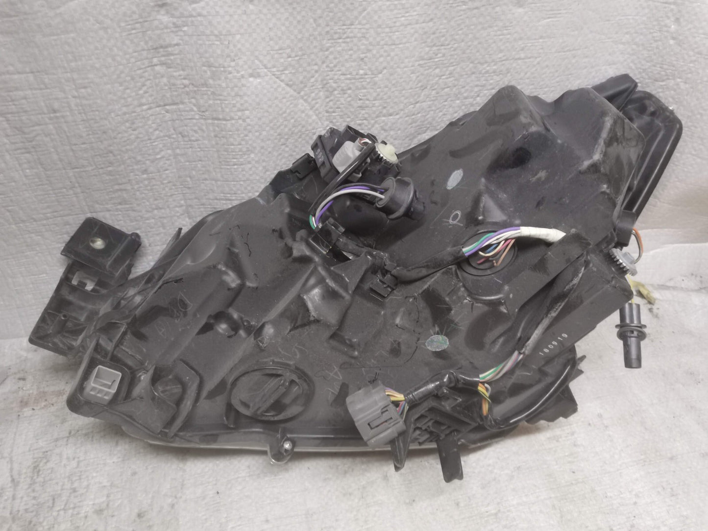 MAZDA 2 MK3 DJ 2019 - ON FRONT RIGHT DRIVER SIDE HEADLIGHT D43N-51030 ma29