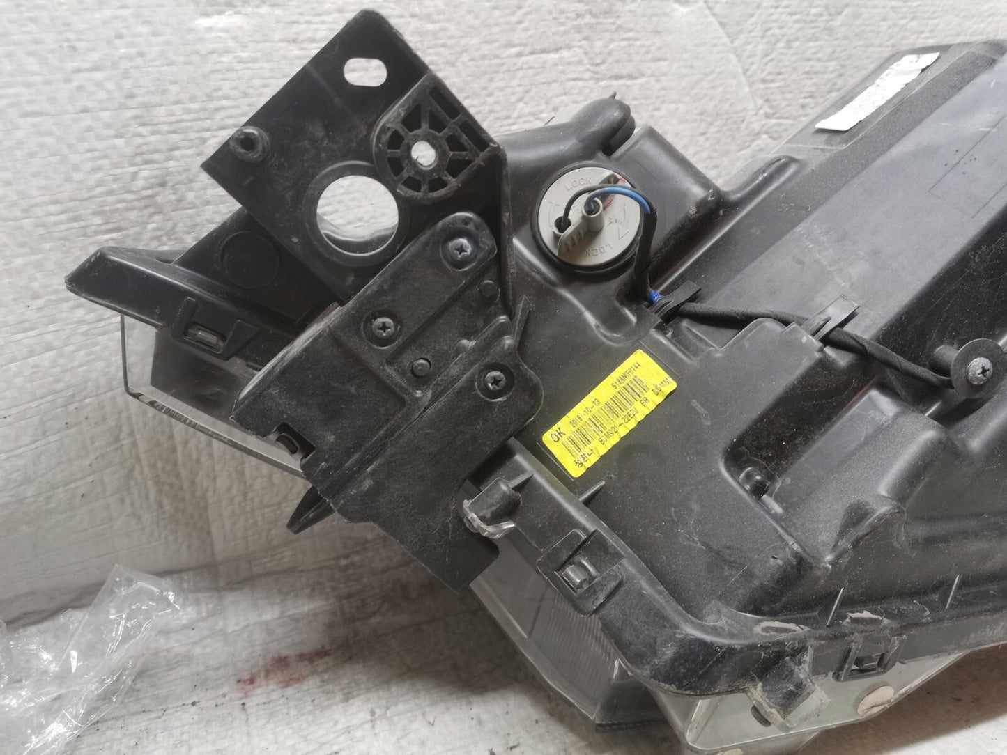 MITSUBISHI OUTLANDER Xenon LED HEADLIGHT Right Side OSF ECM92122E20 2018 miou1
