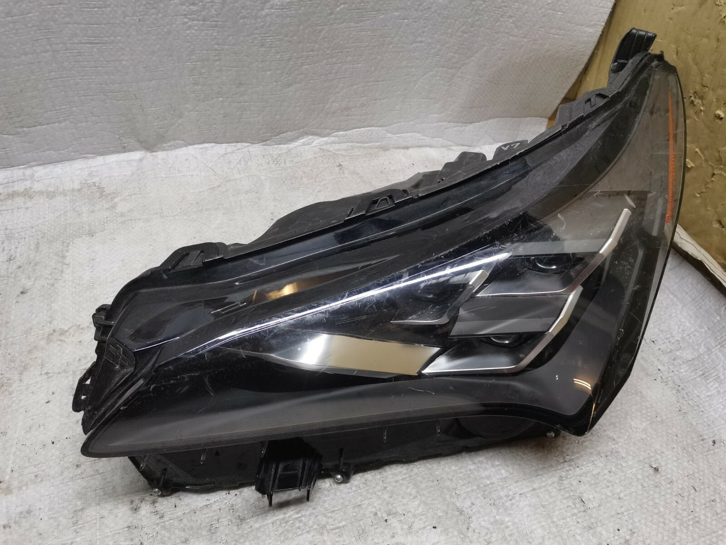 LEXUS NX 300H LEFT SIDE TRIPLE EYE FULL LED HEADLIGHT LHD