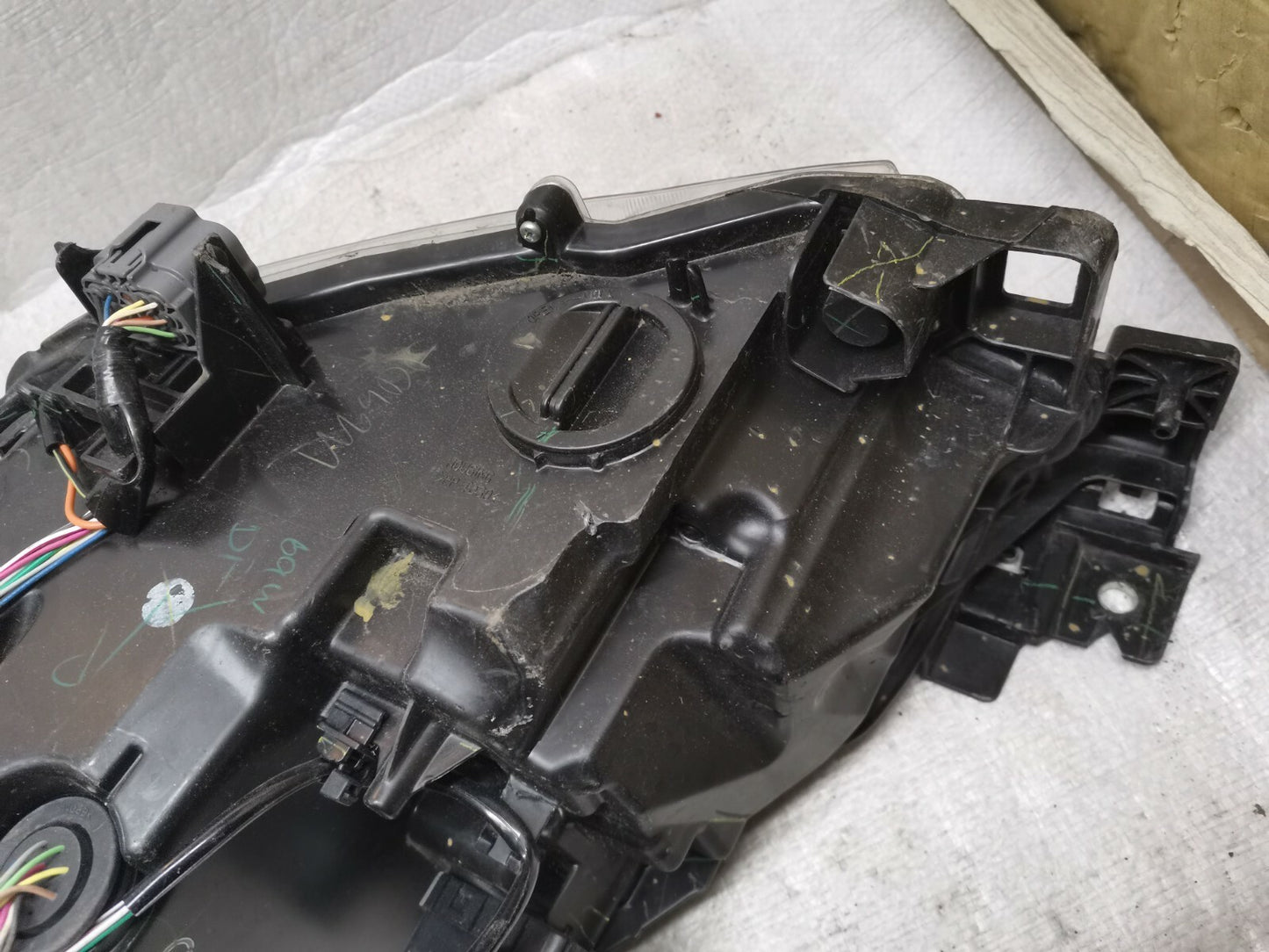 MAZDA 2 MK3 DJ 2019 - ON FRONT RIGHT DRIVER SIDE HEADLIGHT D43N-51030 ma22