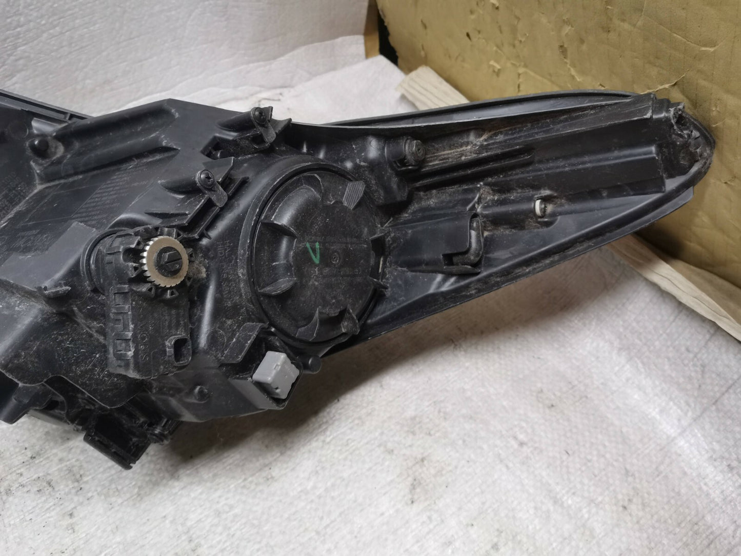 Kia Sportage 16-21 O/S Drivers Halogen Headlight Lamp 92102-F1040 kisp2