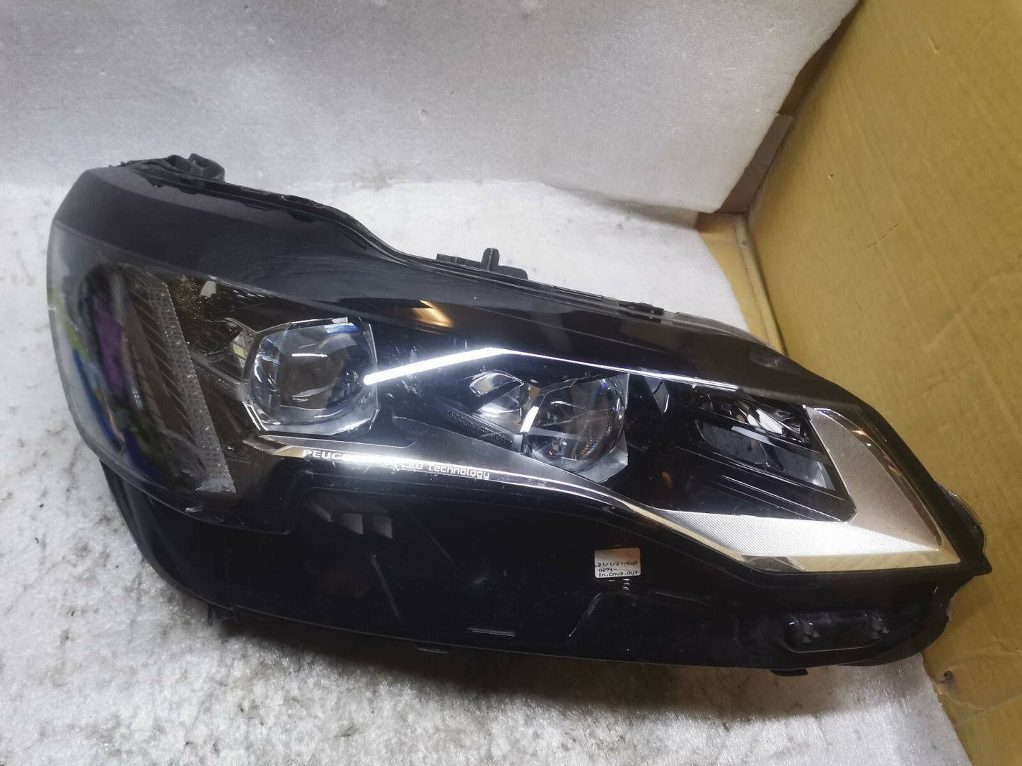 PEUGEOT 3008 2019-2022 GENUINE RIGHT DRIVER SIDE HEADLIGHT 9836230780 psa55