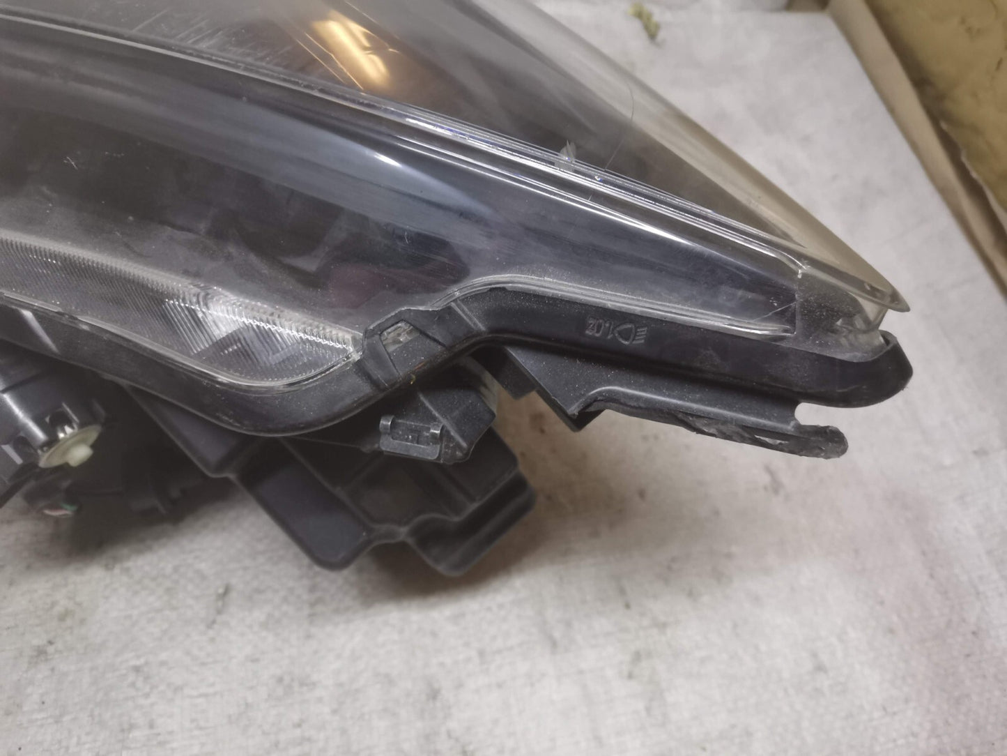 MAZDA 2 MK3 DJ 2019 - ON FRONT RIGHT DRIVER SIDE HEADLIGHT D43N-51030 ma29