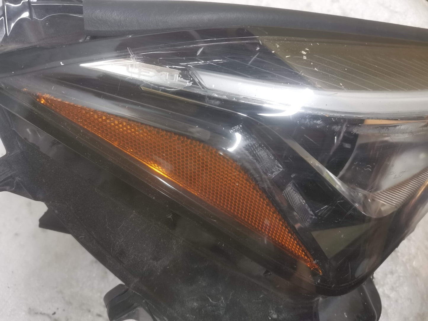 LEXUS UX SPORT HEADLIGHT LED HEADLIGHT 89908-76010 RIGHT SIDE 2018-2023 le14