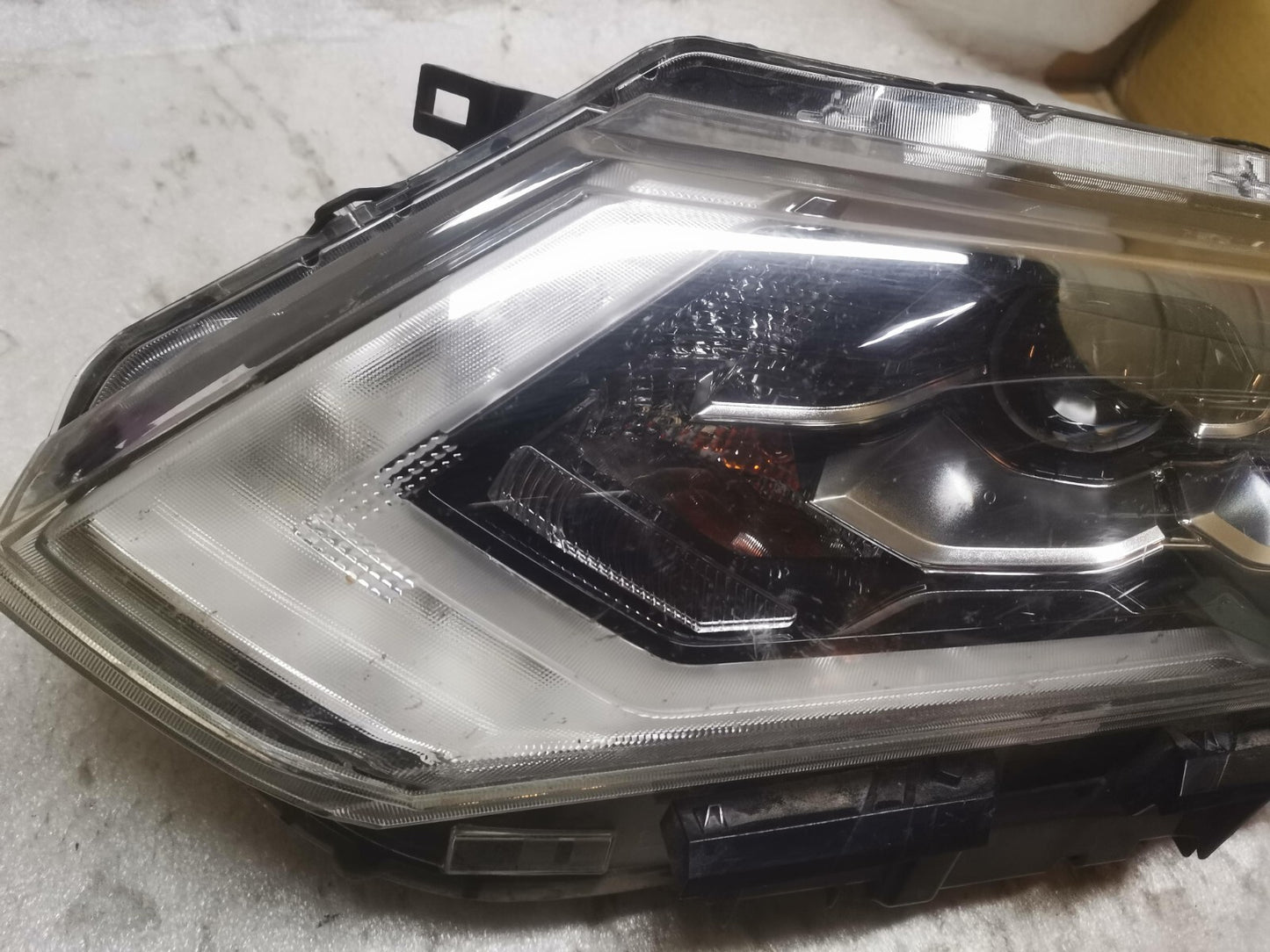 Nissan X Trail 18-on Full LED Headlight Passenger Side Genuine Oem nixt23