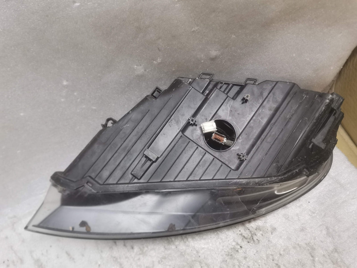 VOLVO V40 CROSS COUNTRY XENON HEADLIGHT RIGHT DRIVER SIDE 2014 31420010 vo4048