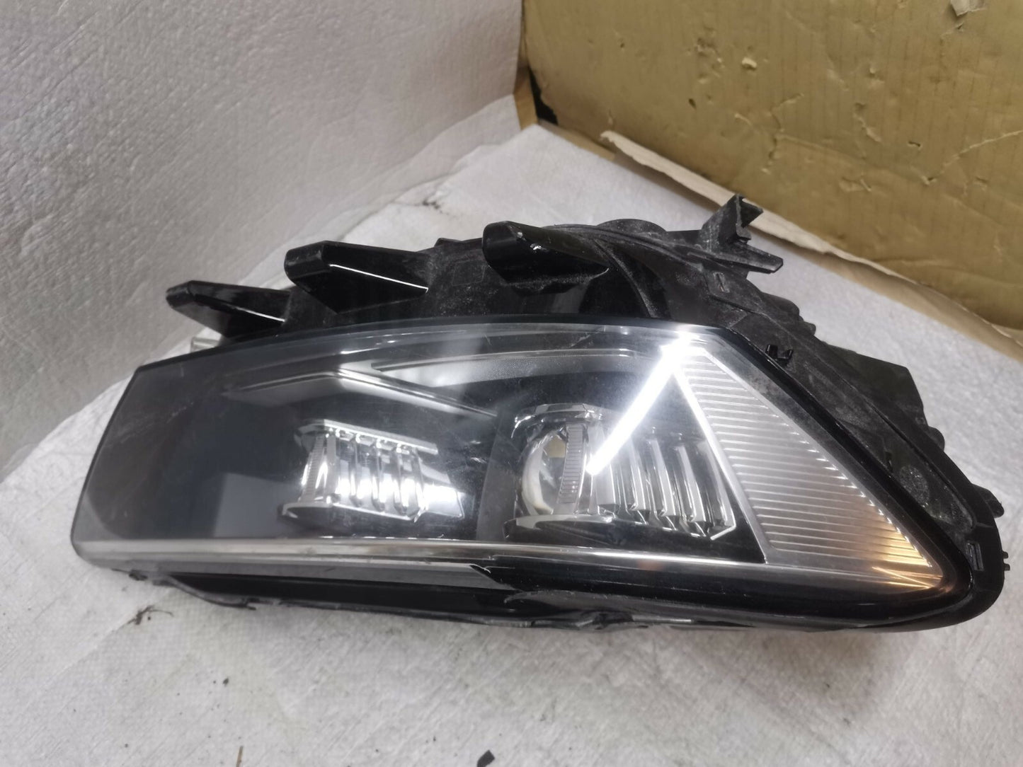 VW T ROC GENUINE 2017-19 DRIVER SIDE HEADLIGHT HEADLAMP 2GA9410036J vwtr52