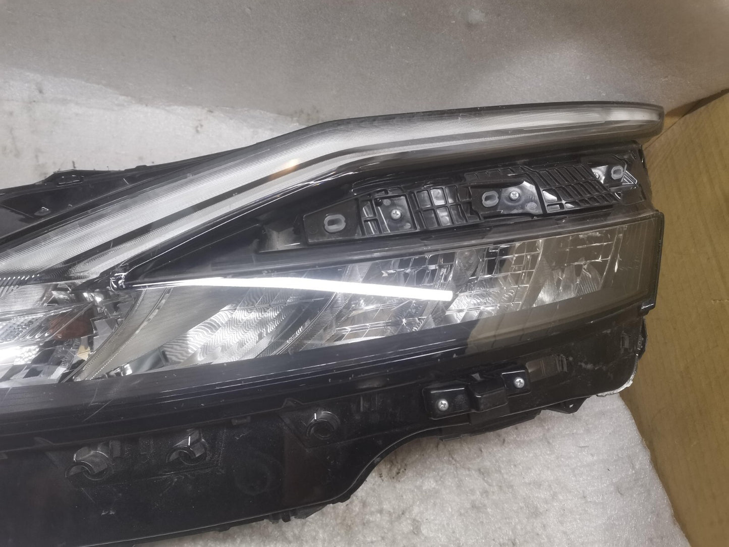 NISSAN QASHQAI J12 2021-2023 PASSENGER SIDE LED HEADLIGHT GENUINE 100-8D02F ni18