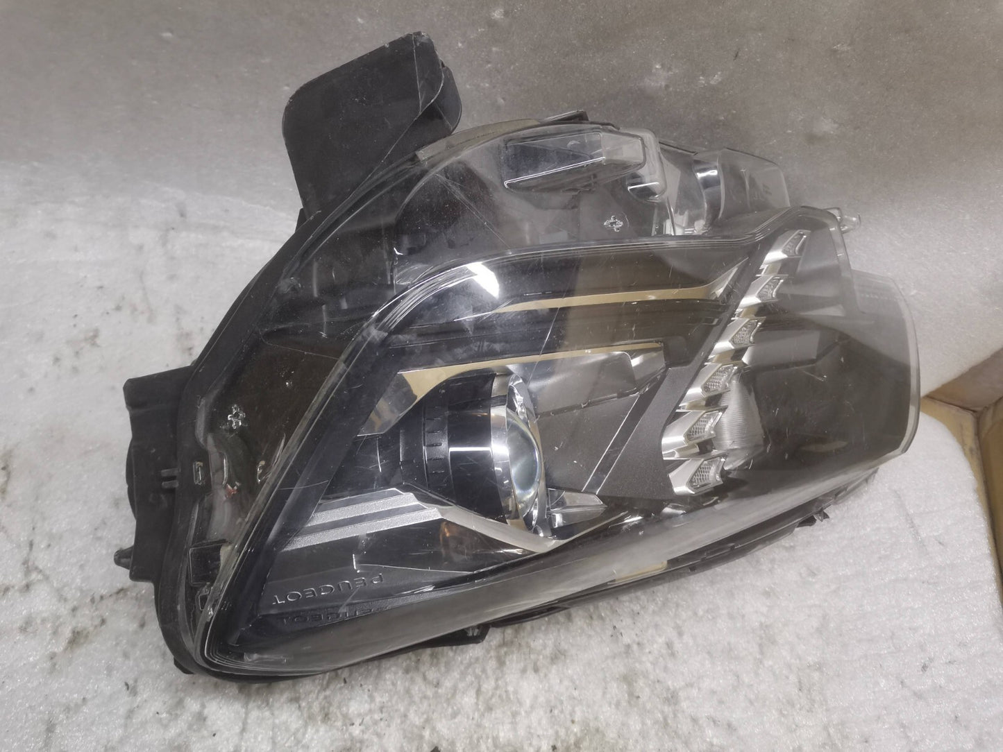 PEUGEOT RIFTER 2019 on NEARSIDE PASSENGER HEADLIGHT 9816826680 psa60