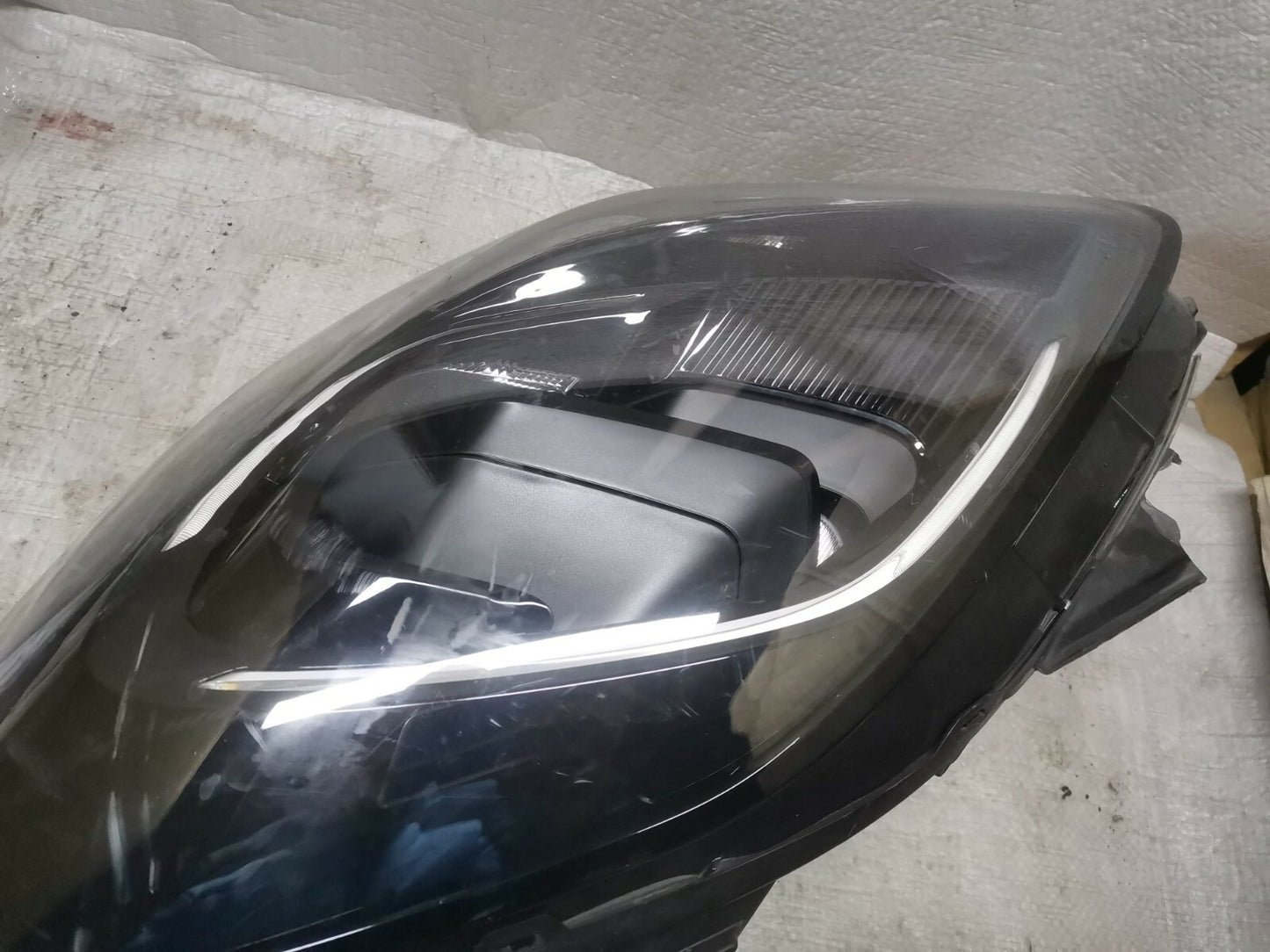 FORD PUMA 2019+ LED GENUINE PASSENGERS LEFT HEADLIGHT L1TB-13E015-HH FOMO4