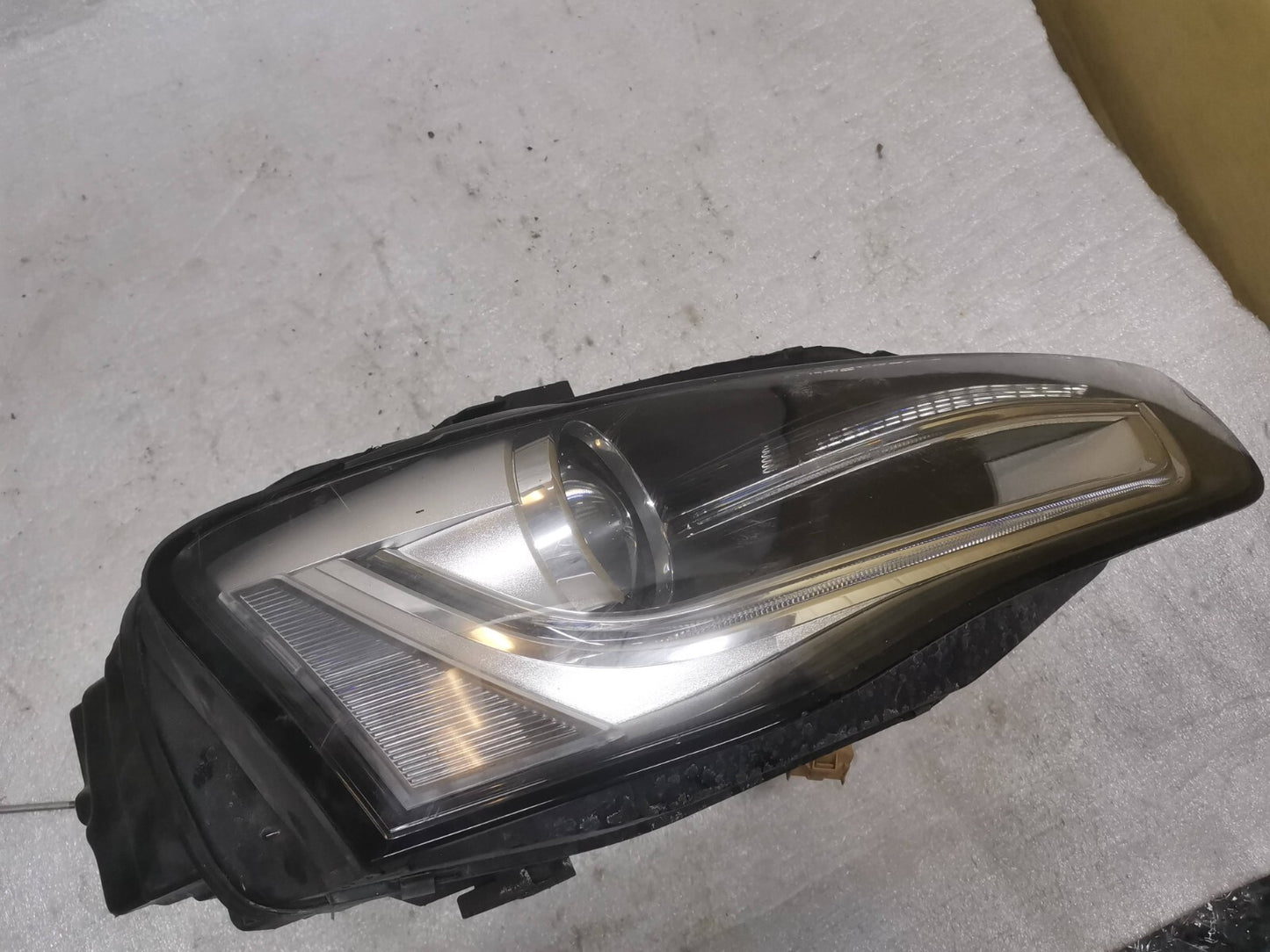 AUDI A4 2012-2015 DRIVER RIGHT LED XENON HEADLIGHT 8K0941006A