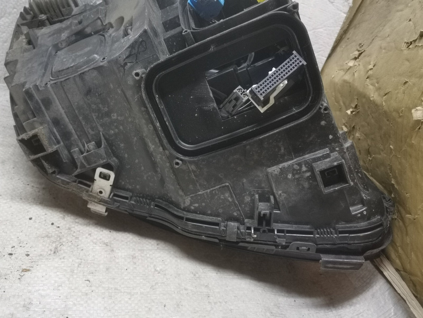 MERCEDES BENZ C-CLASS W205 LED HEADLIGHT PASSENGER SIDE LEFT A2059069501 m25039