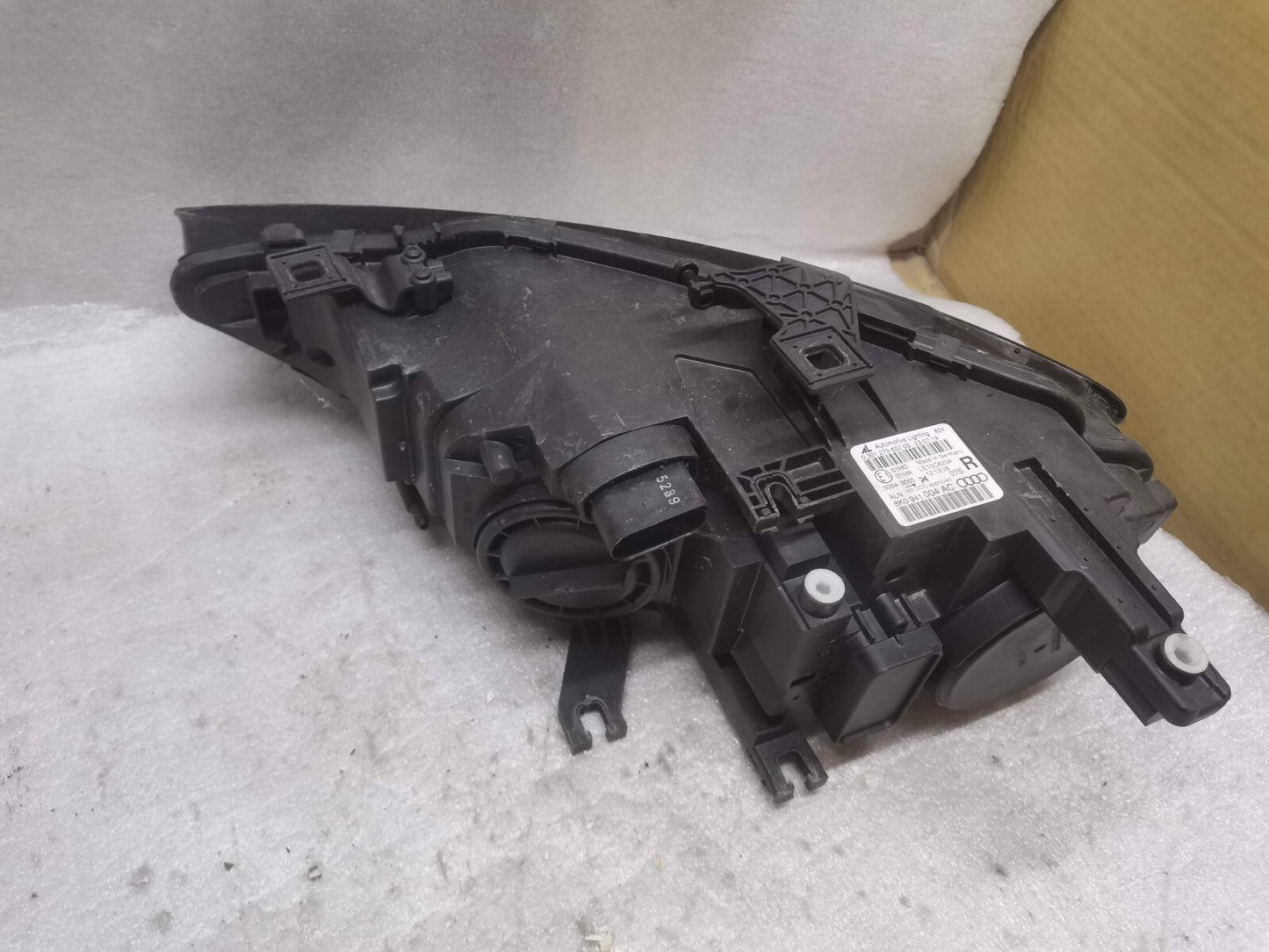 AUDI A4 MK4 B8 RIGHT HEADLAMP HALOGEN 8K0941004AC 2012-16 au119
