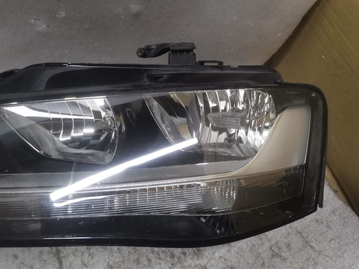 AUDI A4 MK4 B8 LEFT HEADLAMP HALOGEN 8K0941003AC 2012-16 au142