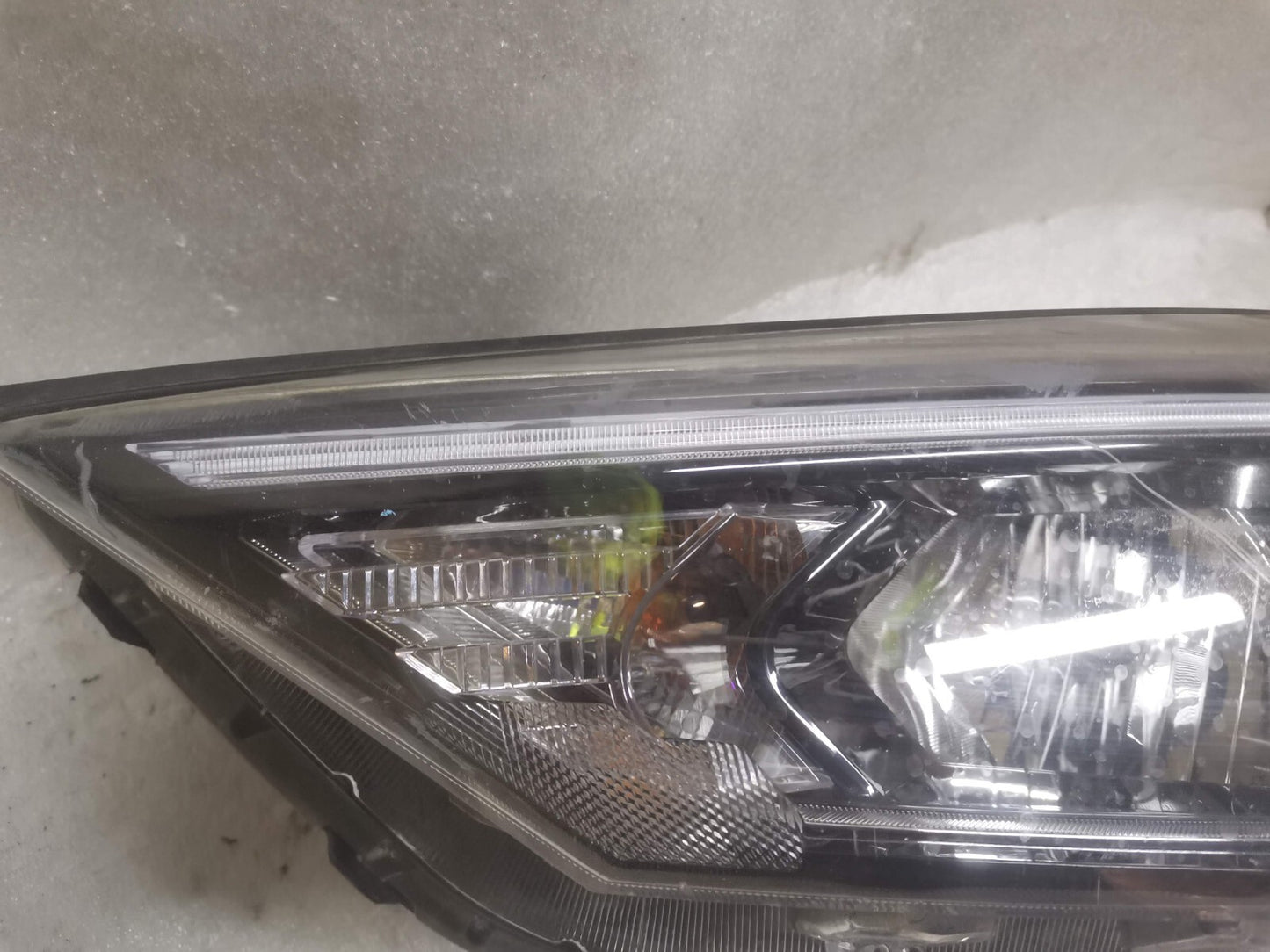 Hyundai Tucson 2018 Front left passenger side Headlight D792111A10 hytu5