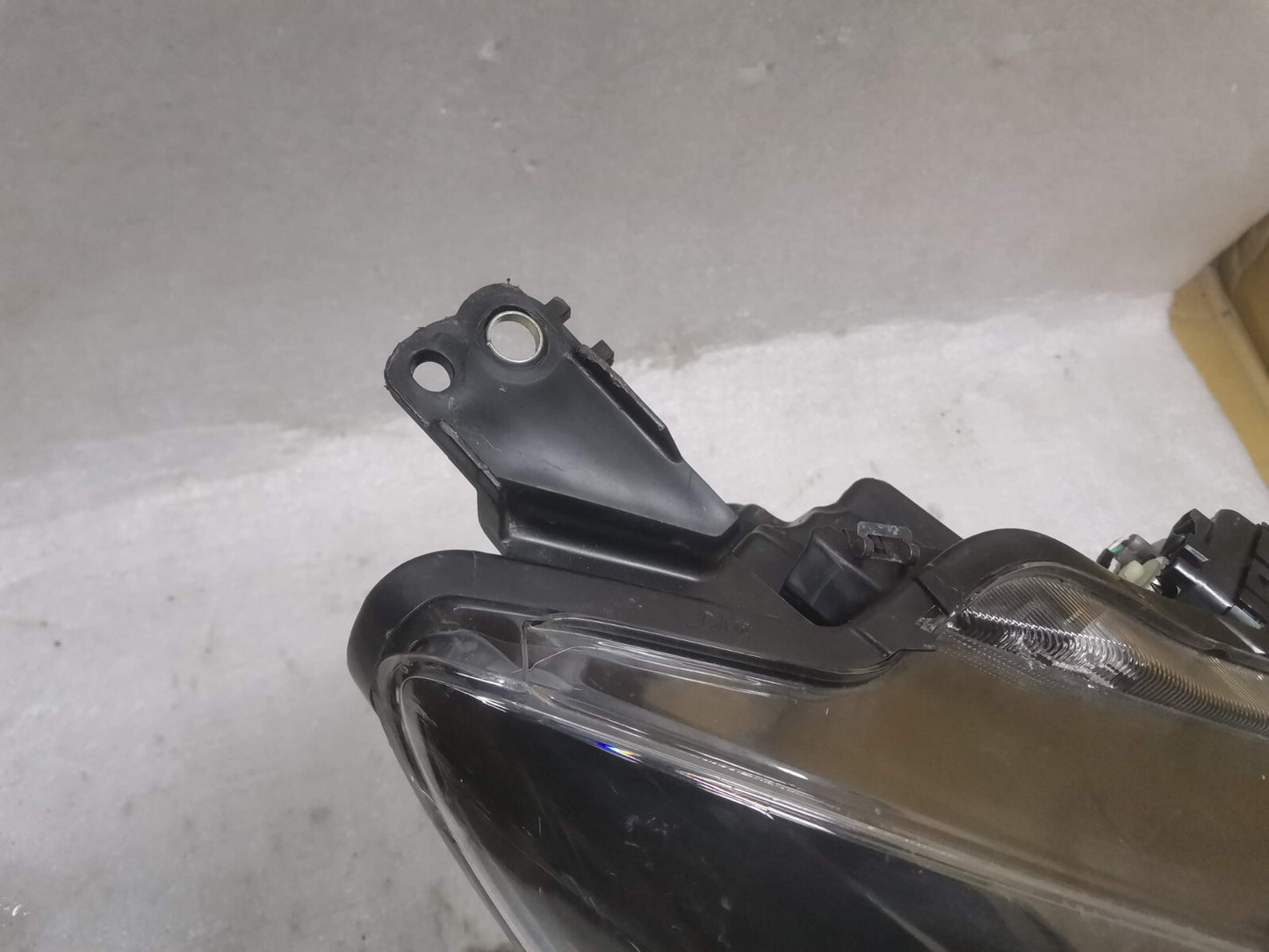 MAZDA 2 MK3 DJ 2019 - ON FRONT RIGHT DRIVER SIDE HEADLIGHT D43N-51030 ma220