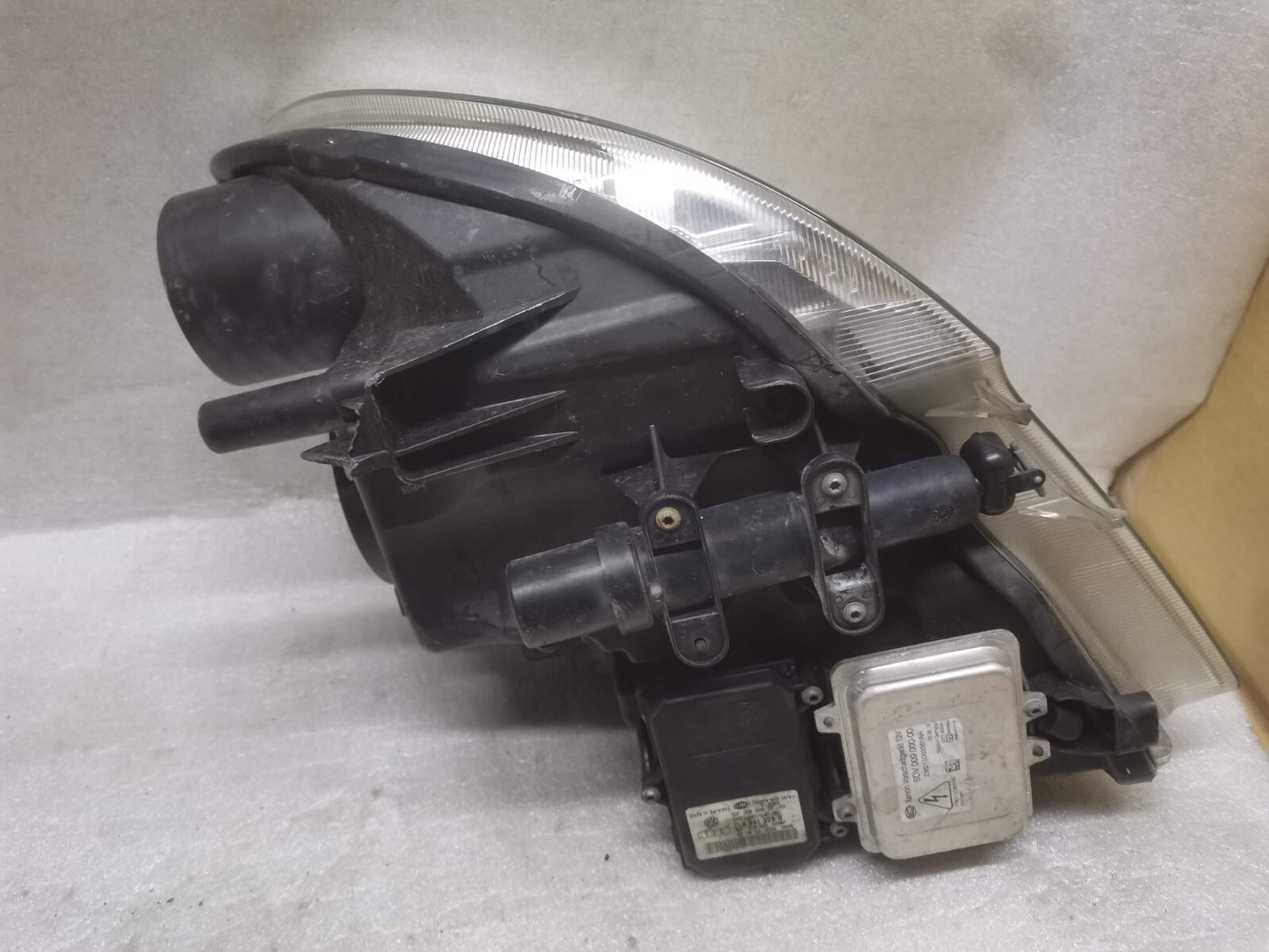 Skoda Superb 3T B6 OS Right adaptive Xenon Headlight 3T2941016E sksp55