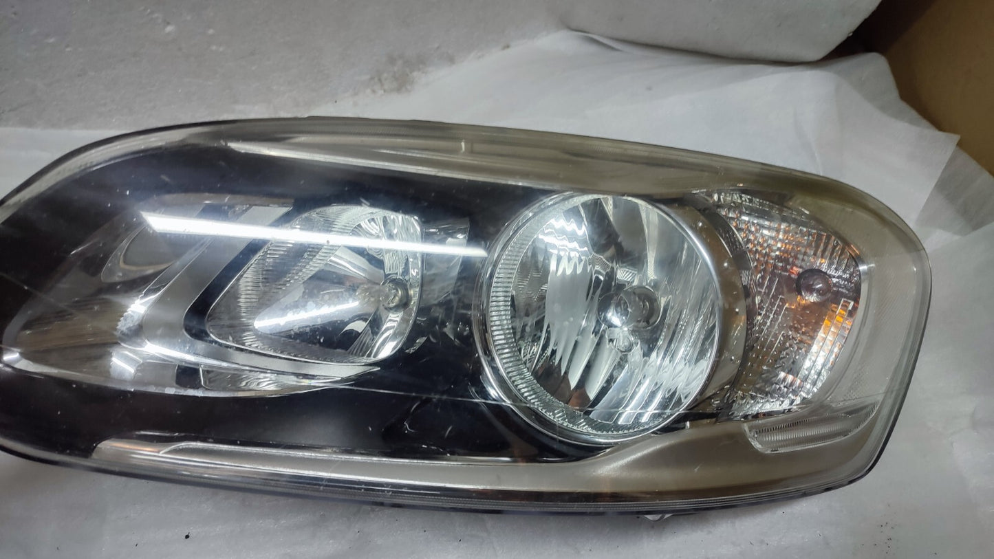 Volvo XC60 2015 Left headlight headlamp halogen 31420267 vo6063