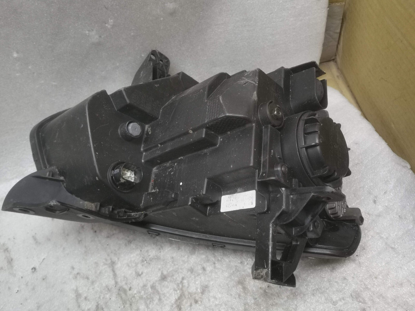 GENUINE KIA NIRO 2022-2023 PASSENGER SIDE LED HEADLIGHT 92101-AT120 kini9