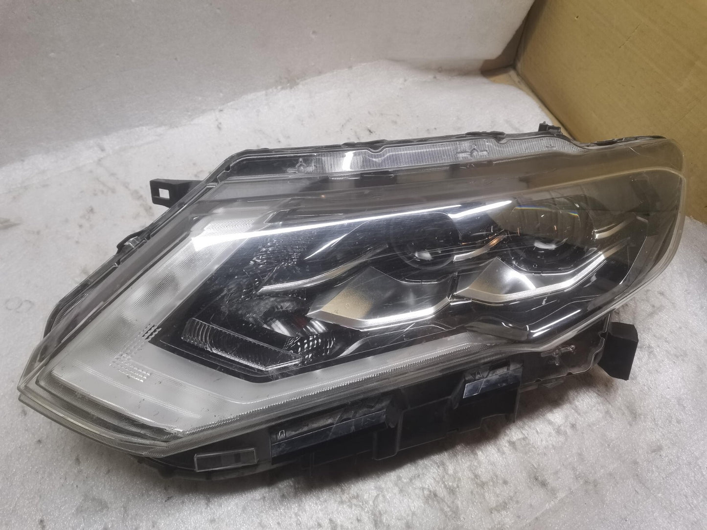 Nissan X Trail 18-on Full LED Headlight Passenger Side Genuine Oem nixt23