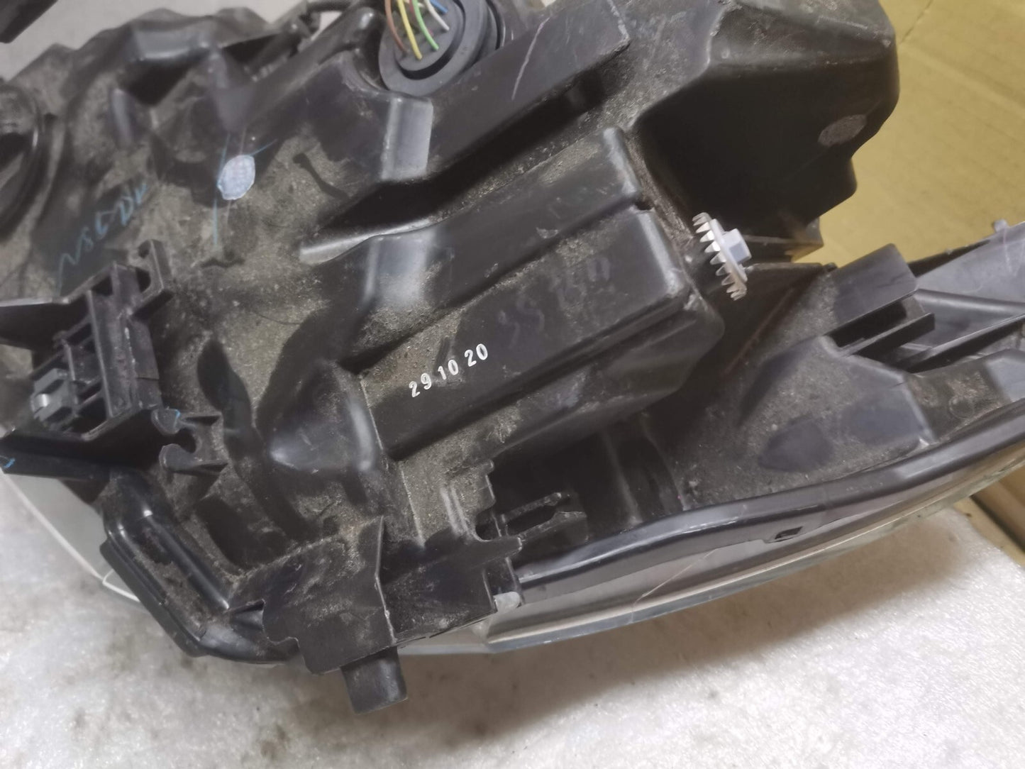 MAZDA 2 MK3 DJ 2019 - ON FRONT RIGHT DRIVER SIDE HEADLIGHT D43N-51030 ma220