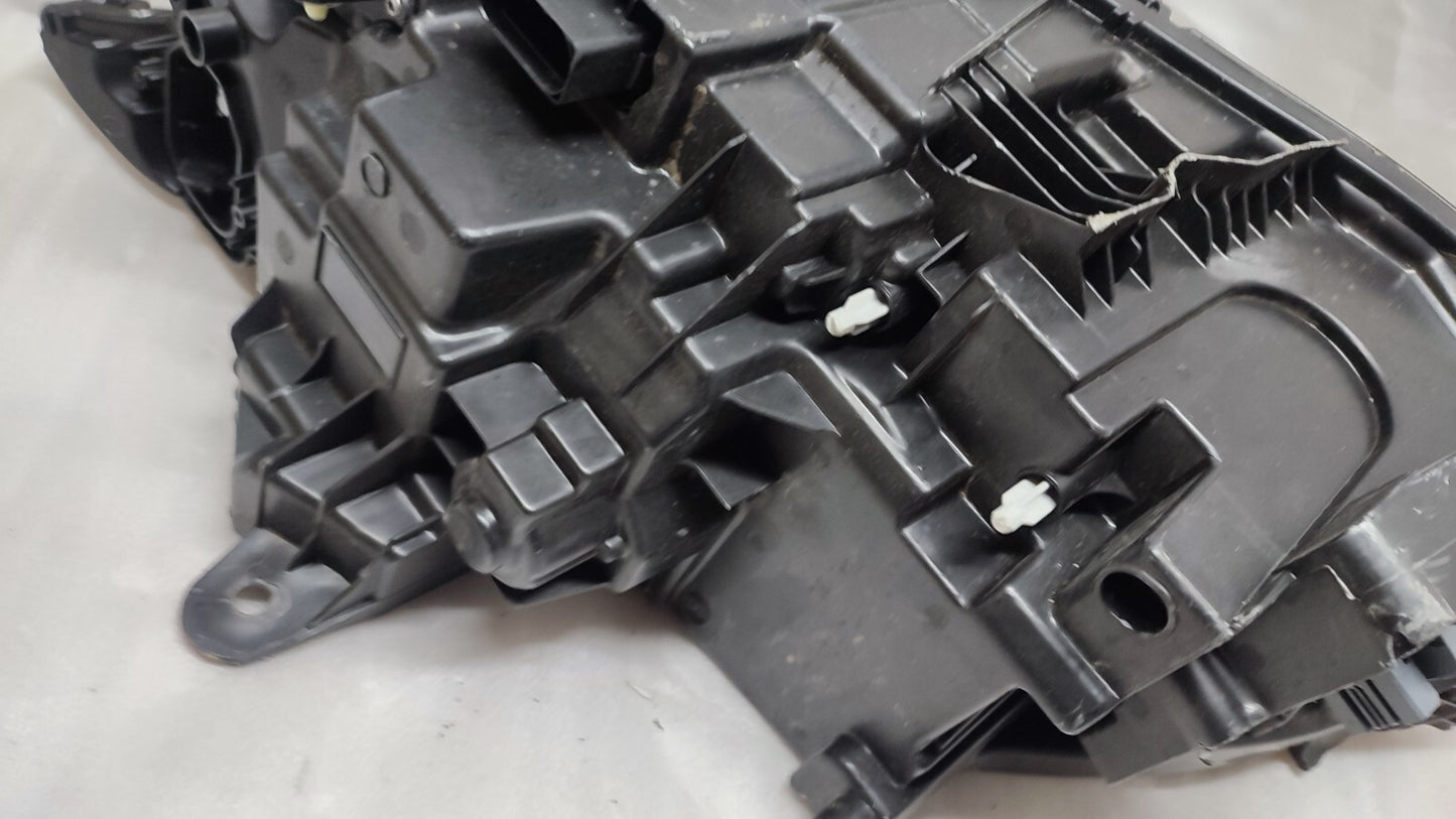 Volvo XC90 MID RHD RH headlight part number 32342489 vo9077