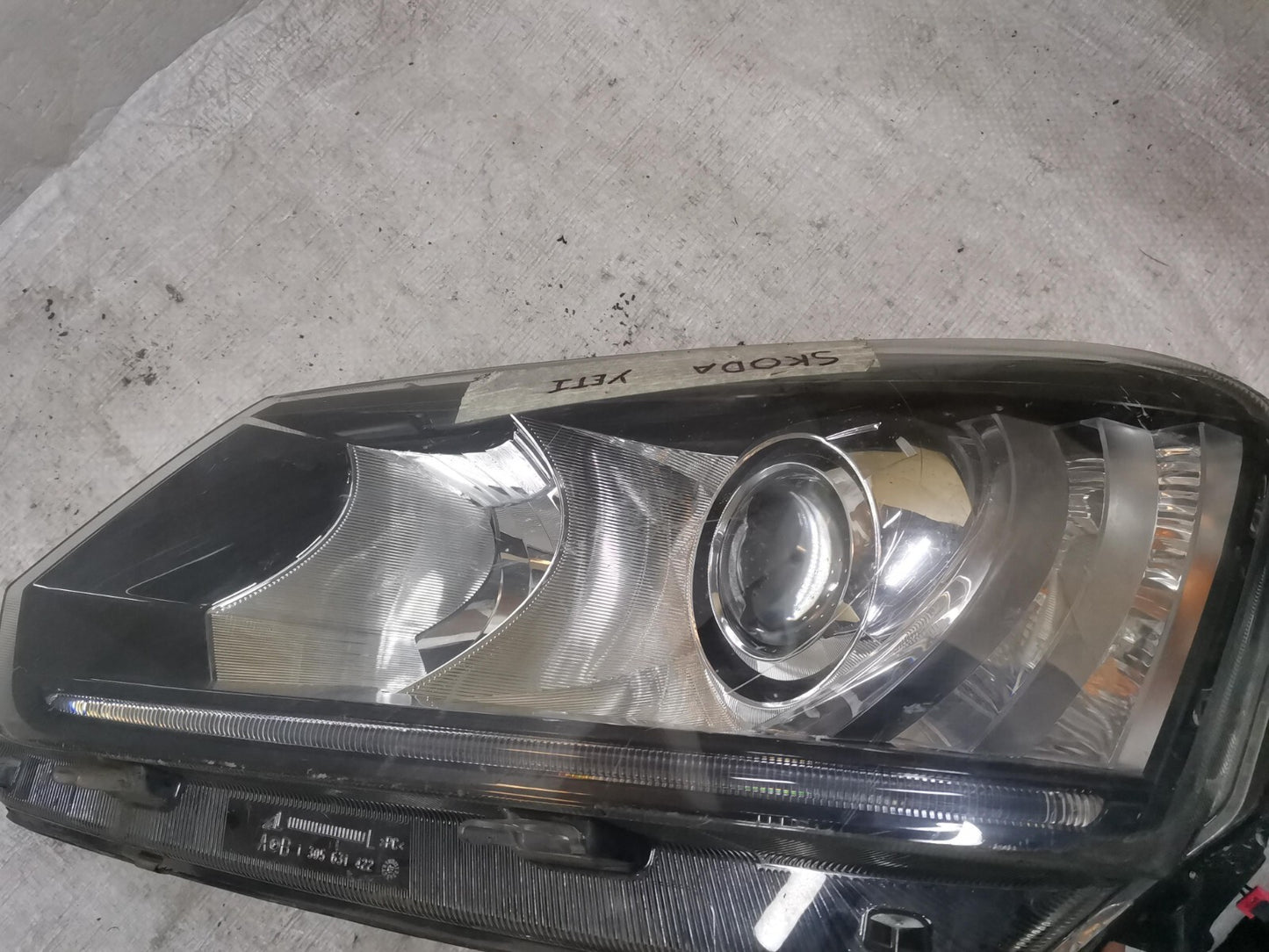 SKODA YETI 2013-17 NEARSIDE LEFT XENON LED HEADLIGHT GENUINE 5L2941015C skye38