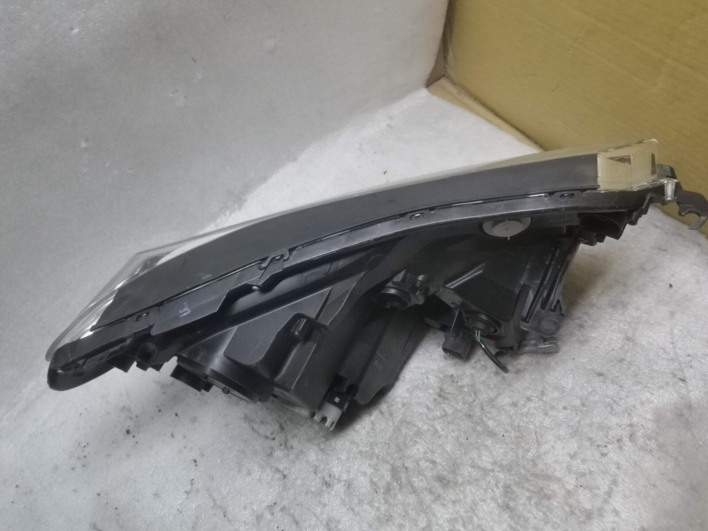 TOYOTA RAV4 (XA40) 15-19 PASSENGER SIDE HEADLIGHT left tor420