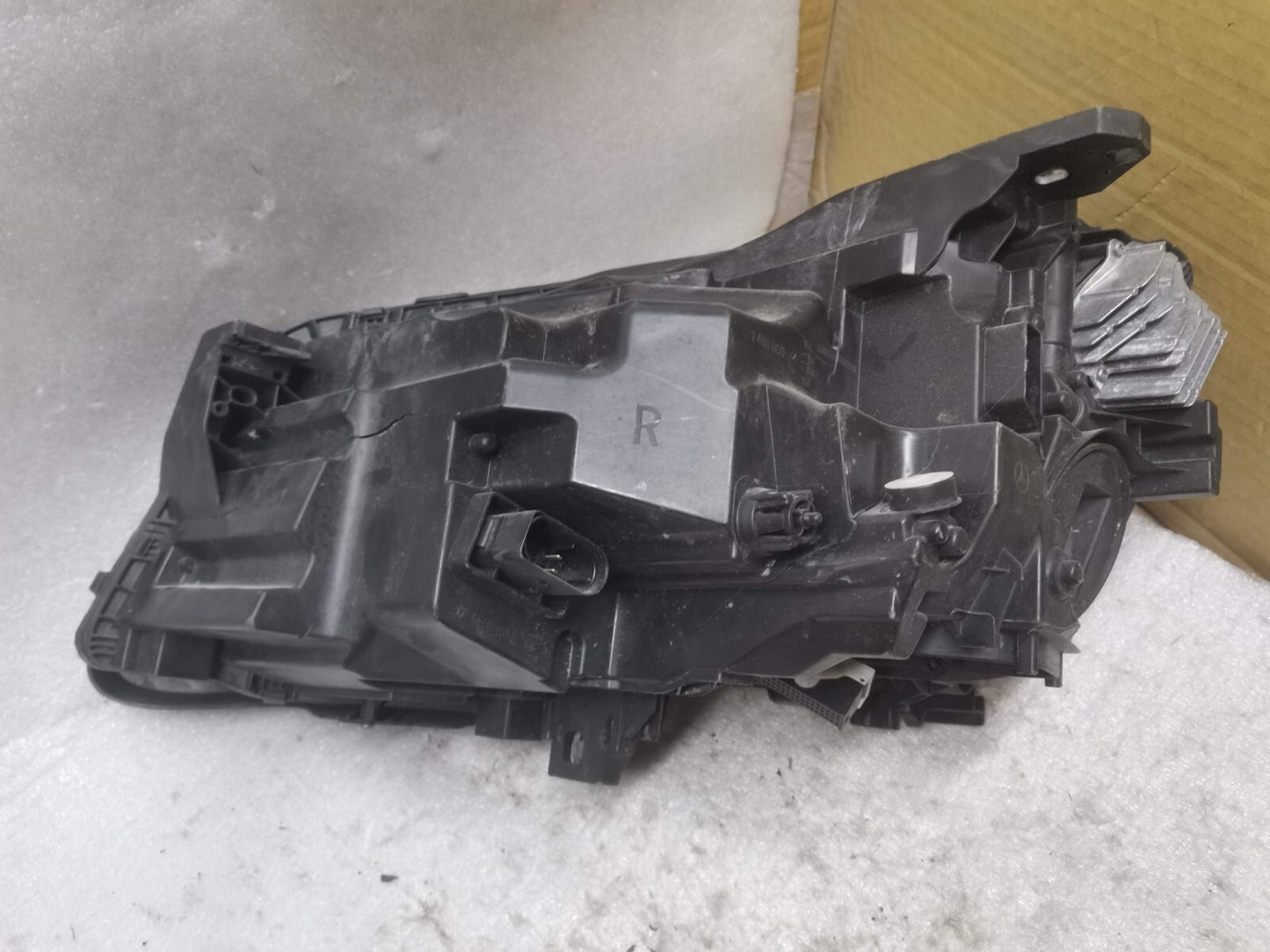 MERCEDES BENZ GLA FRONT RIGHT LED HEADLIGHT GENUINE 17-20 A1569067200 M62